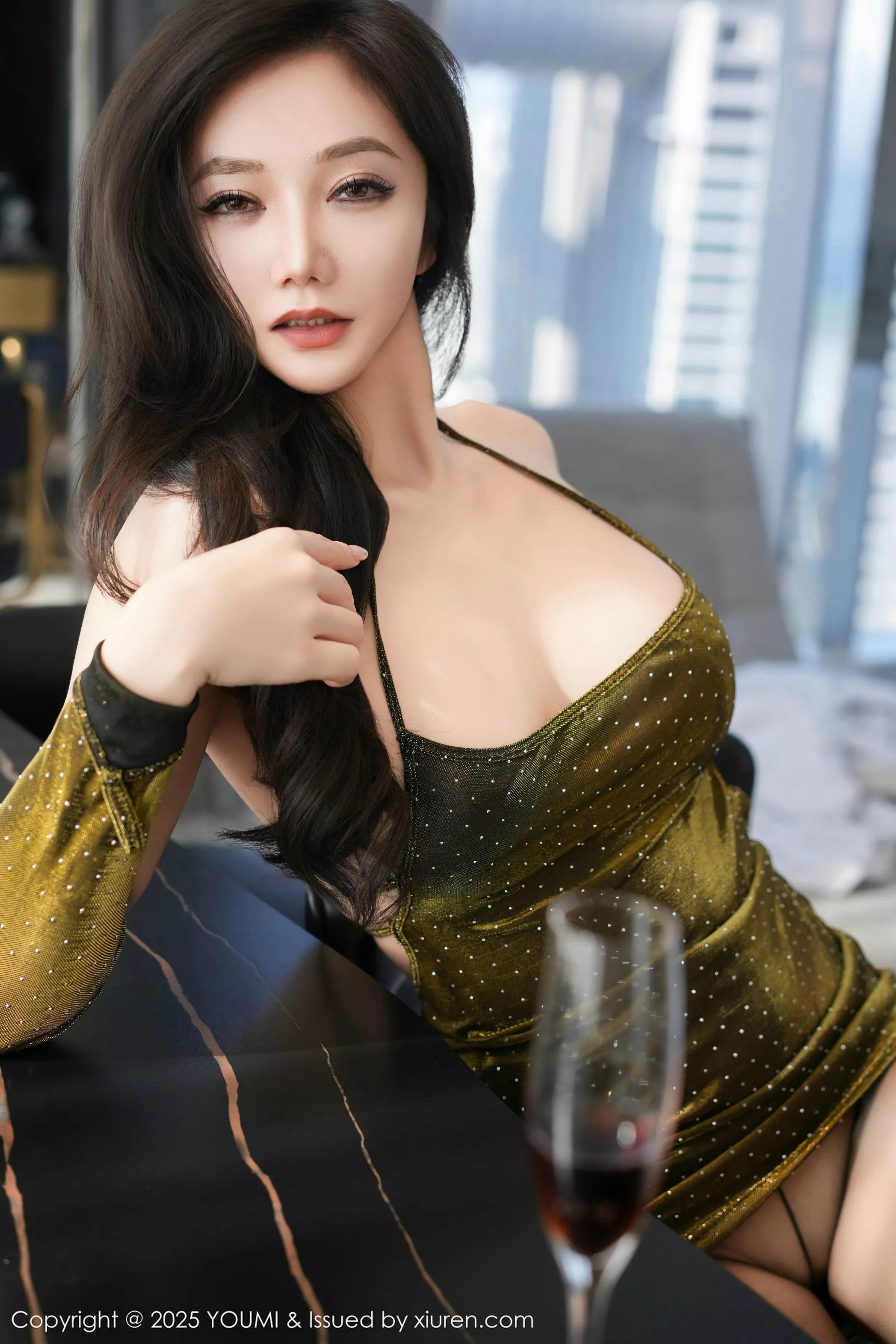 秀人集.com_[YouMi尤蜜荟]Vol.1148_女神心妍小公主性感橄榄绿露肩短裙配超薄黑丝秀美腿诱惑写真84P