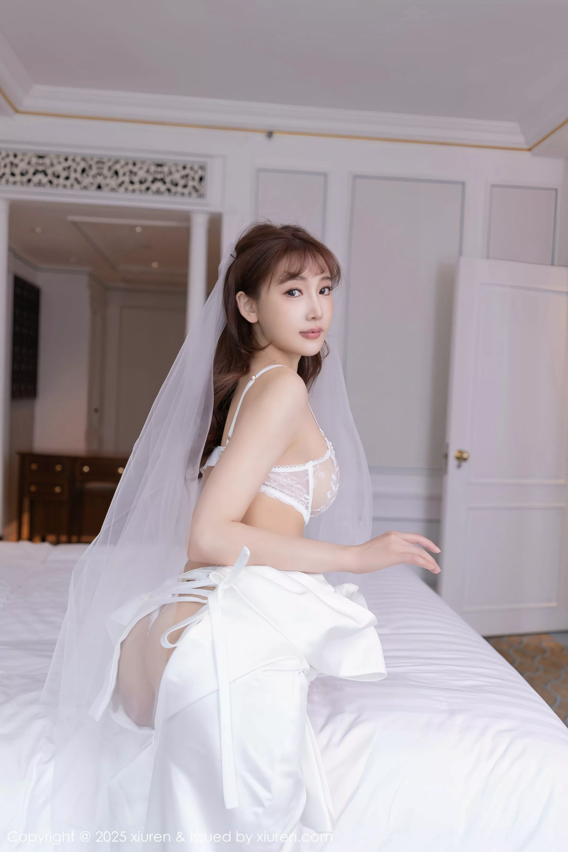 秀人集.com_[XiuRen秀人网]No.10535_模特陆萱萱性感白色蕾丝情趣婚纱配肉丝吊袜秀柔美身姿诱惑写真80P