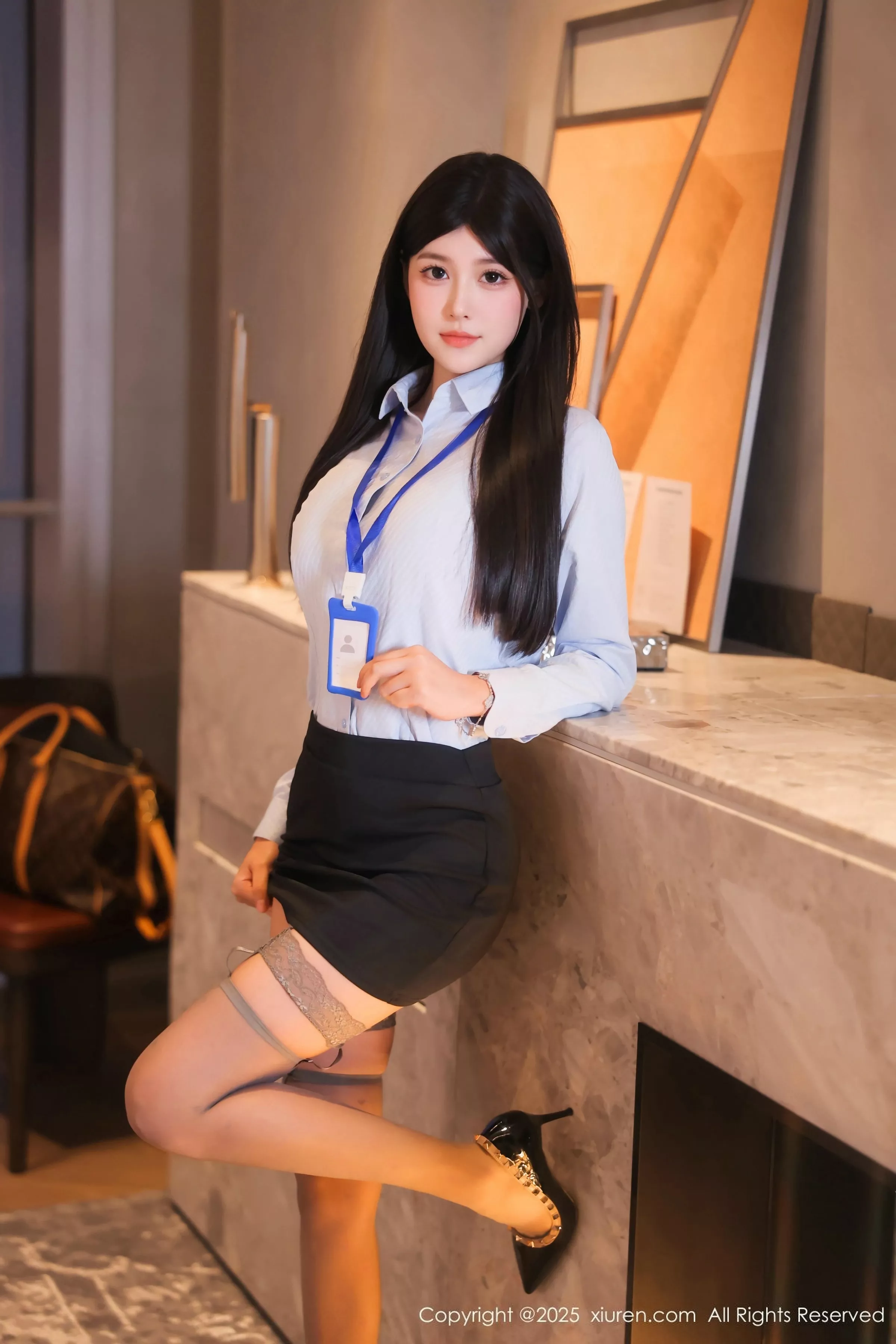 秀人集.com_[XiuRen秀人网]No.10440_模特余安安OL服饰露黑色情趣内衣配灰丝袜秀凹凸身材诱惑写真69P