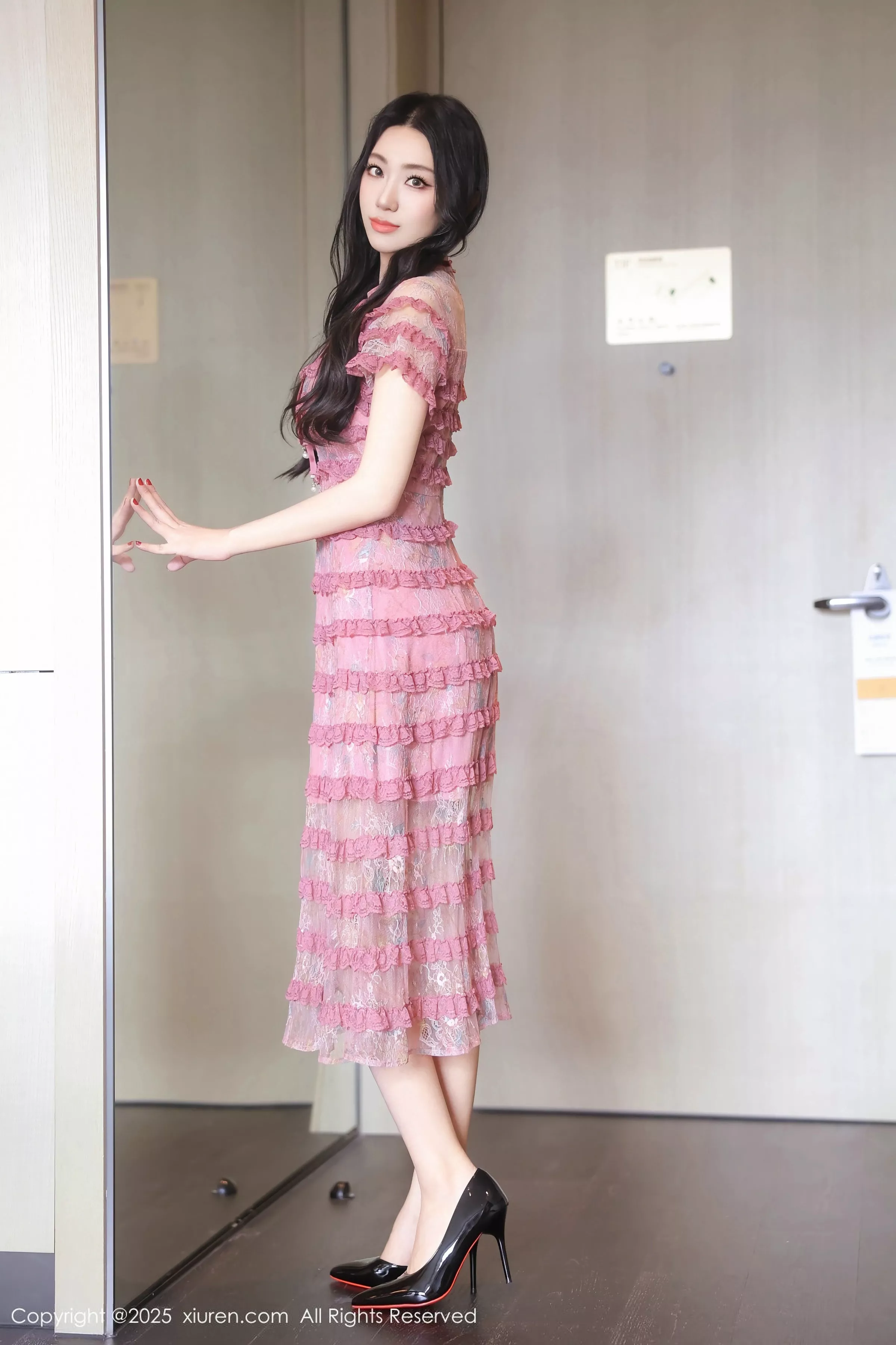 秀人集.com_[XiuRen秀人网]No.10459_模特桑宁性感紫色连衣短裙露白色内衣配超薄黑丝秀美腿诱惑写真77P