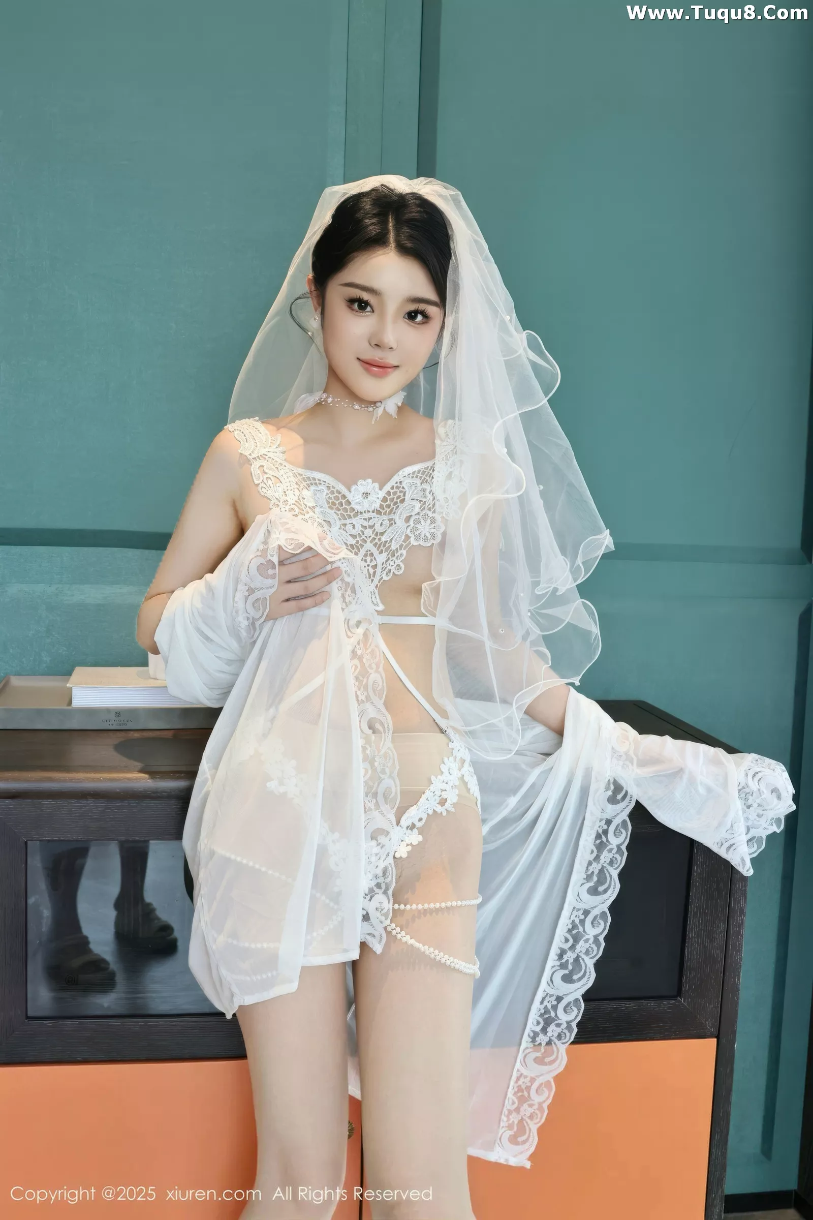 秀人集.com_[XiuRen秀人网]No.10559_新人模特糯梨子性感白色情趣婚纱配白色丝袜秀曼妙身姿诱惑写真70P