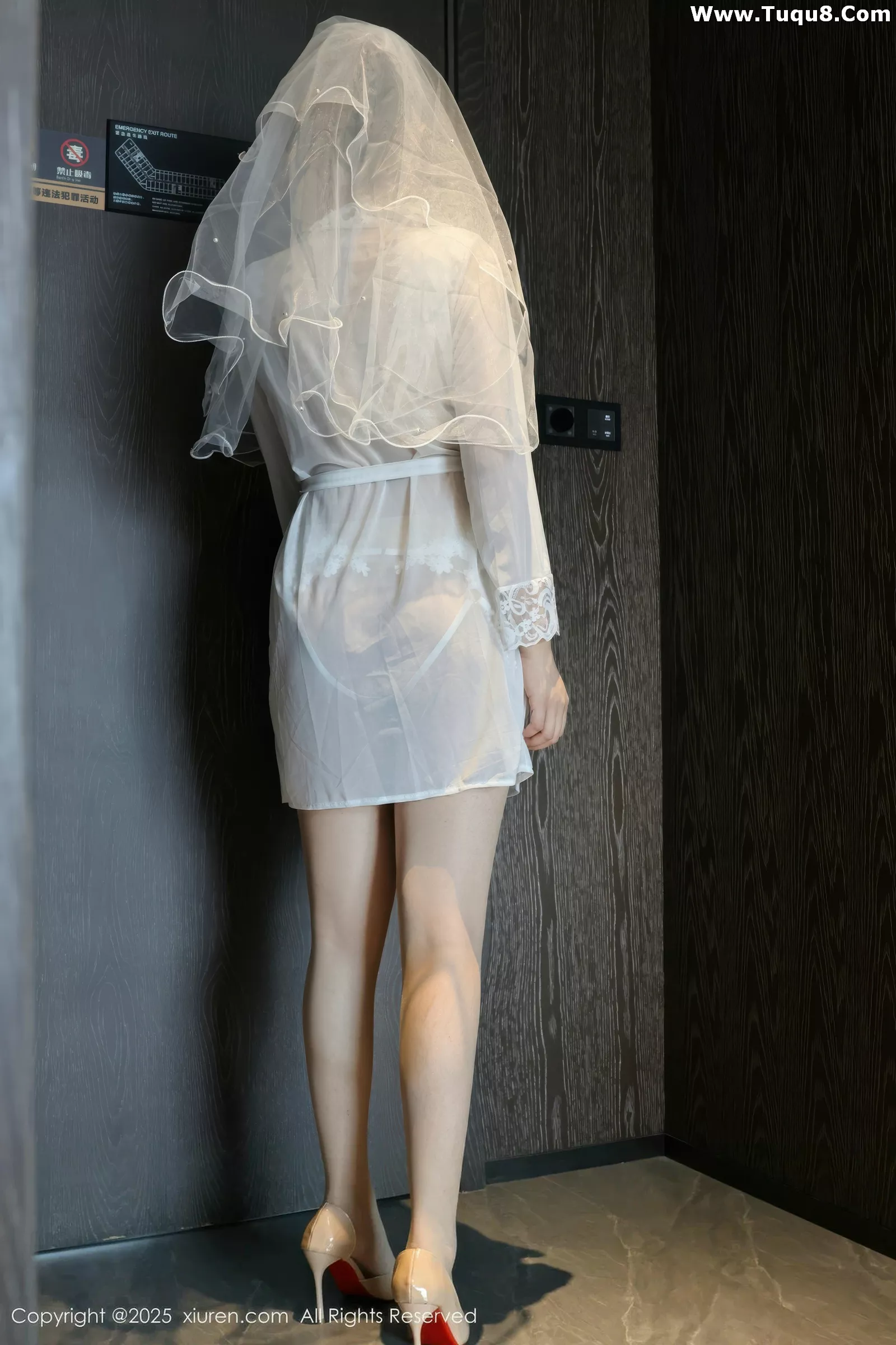 秀人集.com_[XiuRen秀人网]No.10559_新人模特糯梨子性感白色情趣婚纱配白色丝袜秀曼妙身姿诱惑写真70P