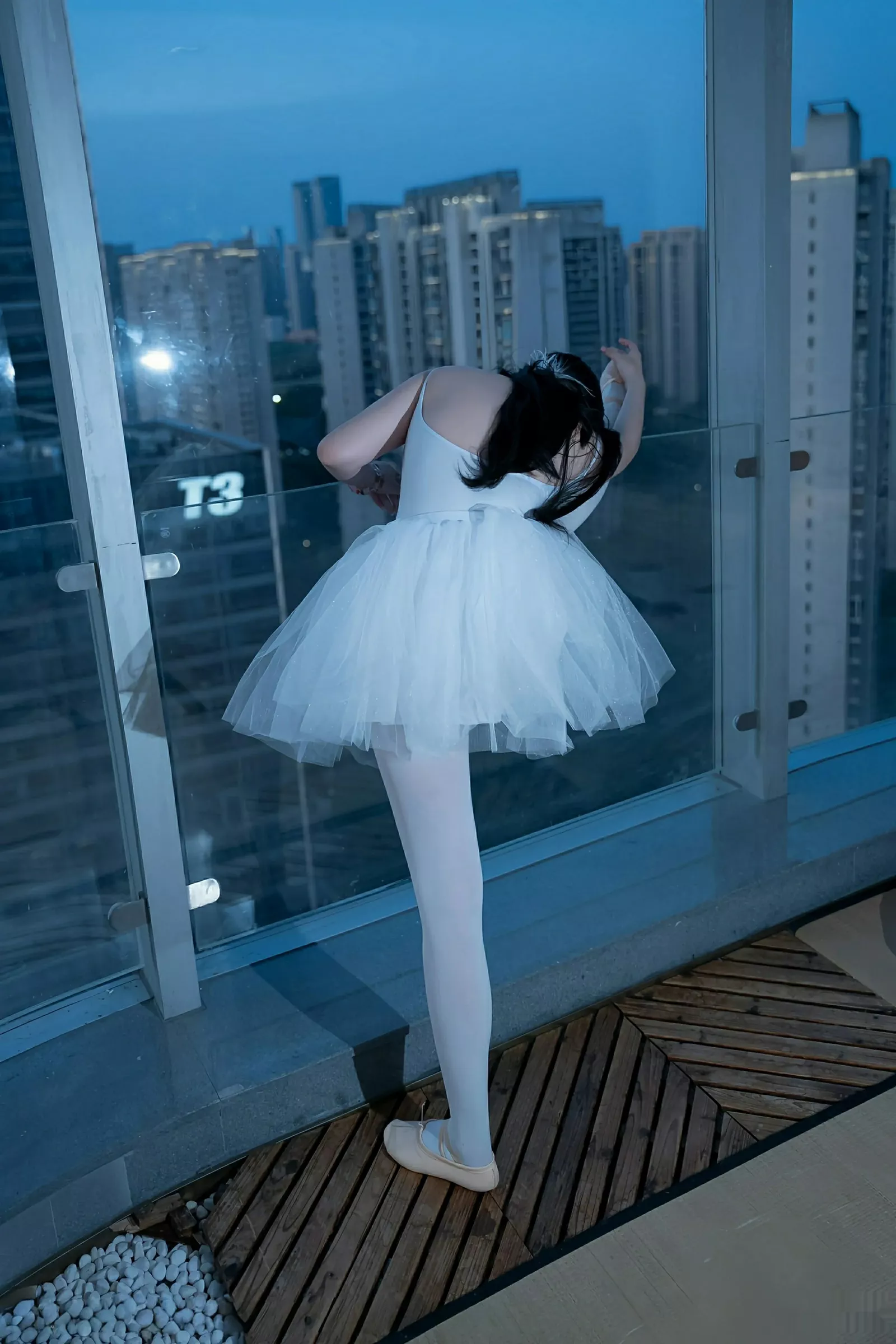 秀人集.com_[XiuRen秀人网]No.10575_模特软情性感白色芭蕾短裙配白色丝袜秀曼妙身姿完美诱惑写真78P