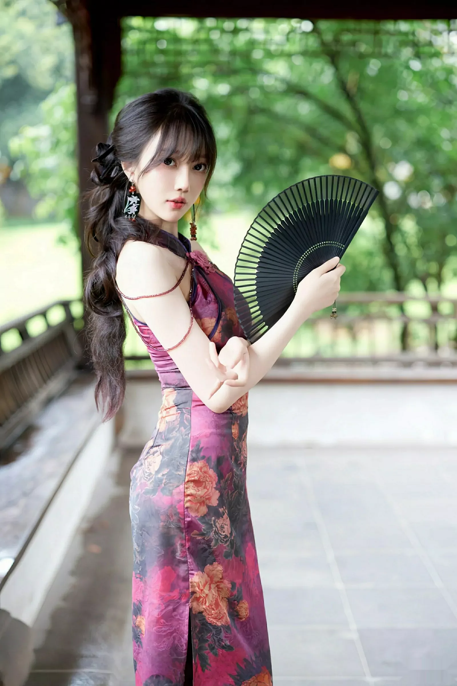 秀人集.com_[XiuRen秀人网]No.10593_模特玥儿玥er性感紫色旗袍服饰配黑丝吊袜秀完美身材诱惑写真64P