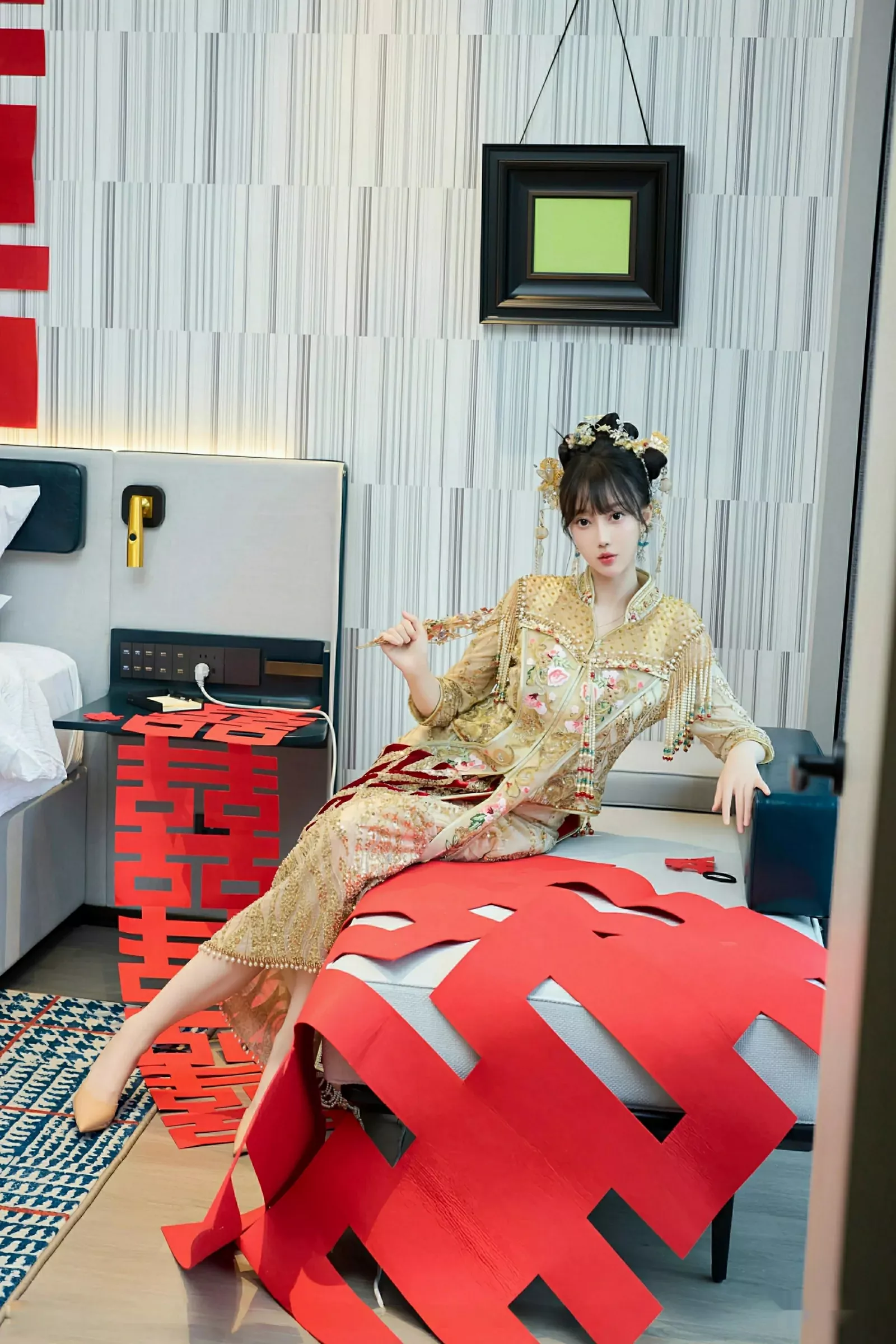 秀人集.com_[XiuRen秀人网]No.10567_模特玥儿玥er性感红色蕾丝内衣配超薄肉丝秀完美身材诱惑写真72P