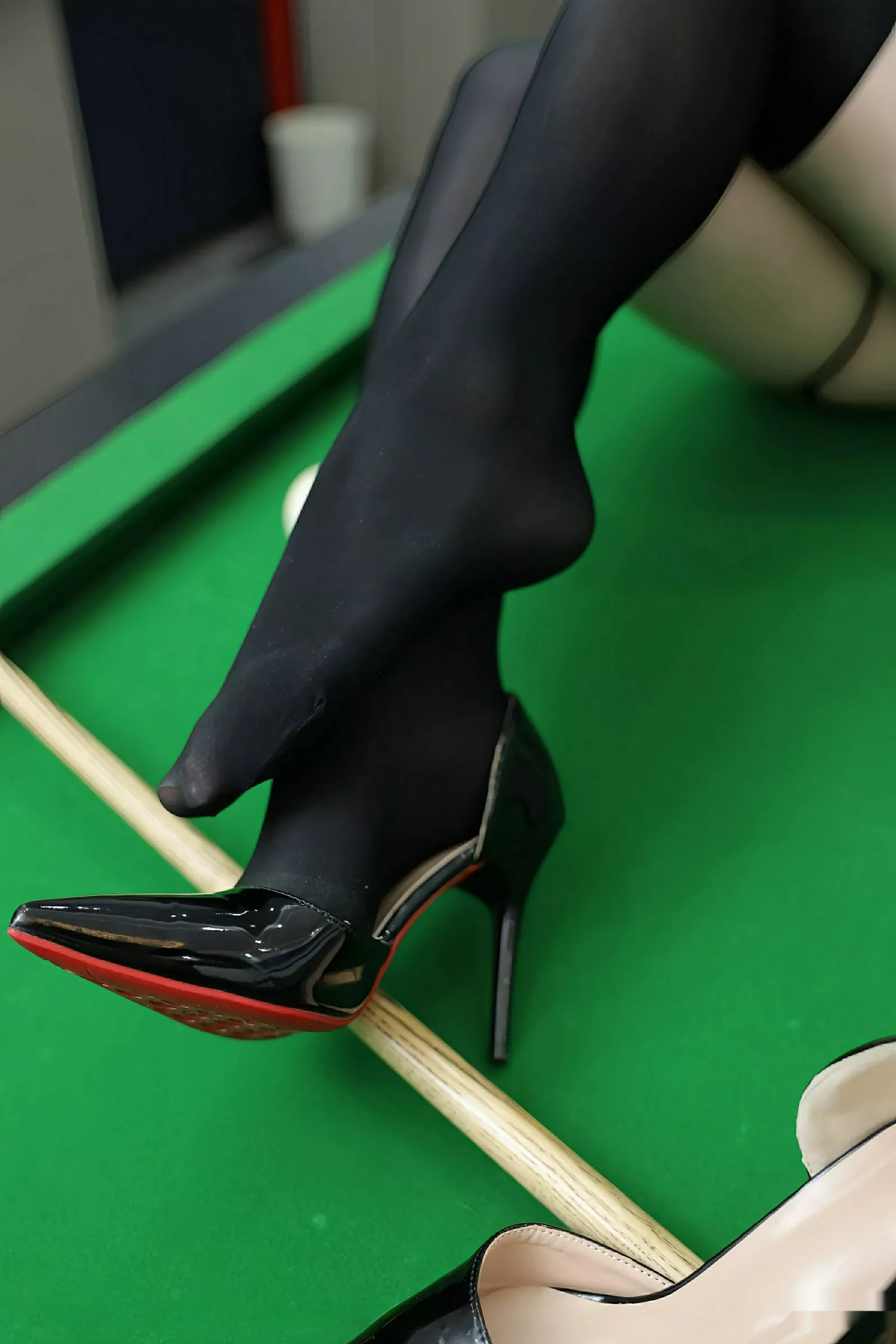 秀人集.com_[XiuRen秀人网]No.10572_新人模特李沁恩lrene性感黑色情趣内衣配黑丝吊袜秀美腿诱惑写真80P