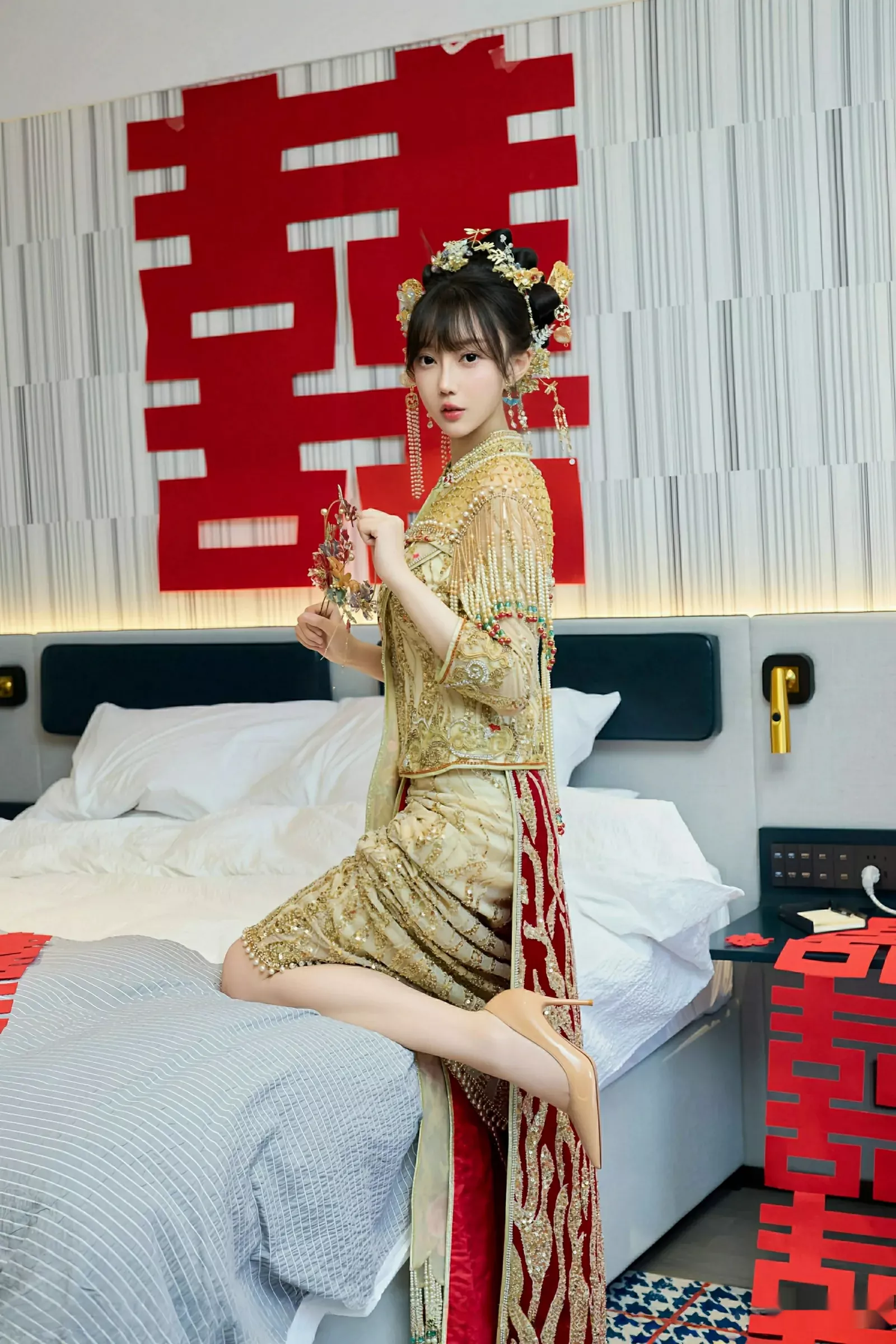 秀人集.com_[XiuRen秀人网]No.10567_模特玥儿玥er性感红色蕾丝内衣配超薄肉丝秀完美身材诱惑写真72P