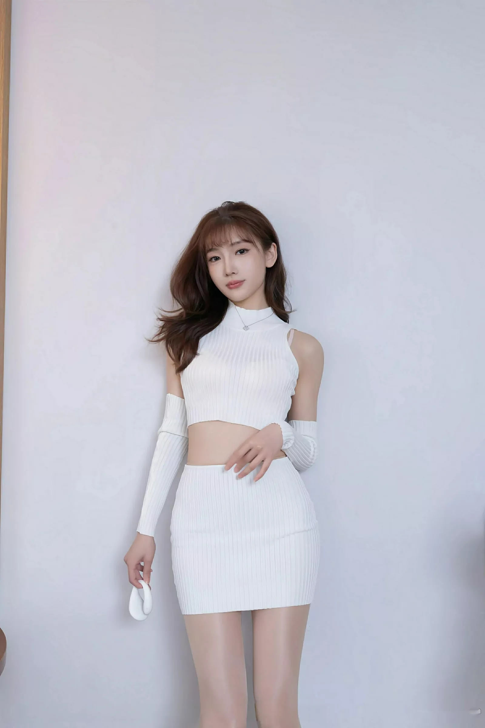 秀人集.com_[XiuRen秀人网]No.10608_模特陆萱萱性感白色短裙套装配超薄肉丝秀柔美身姿诱惑写真80P