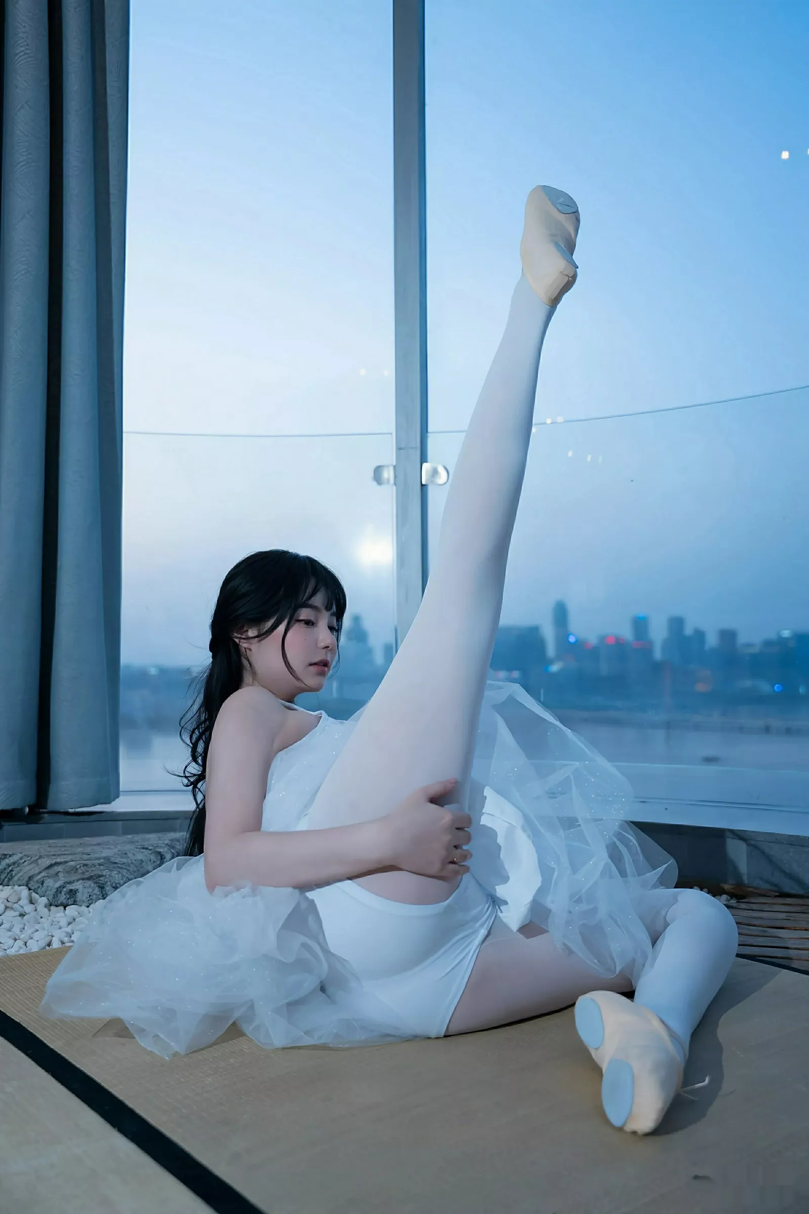 秀人集.com_[XiuRen秀人网]No.10575_模特软情性感白色芭蕾短裙配白色丝袜秀曼妙身姿完美诱惑写真78P