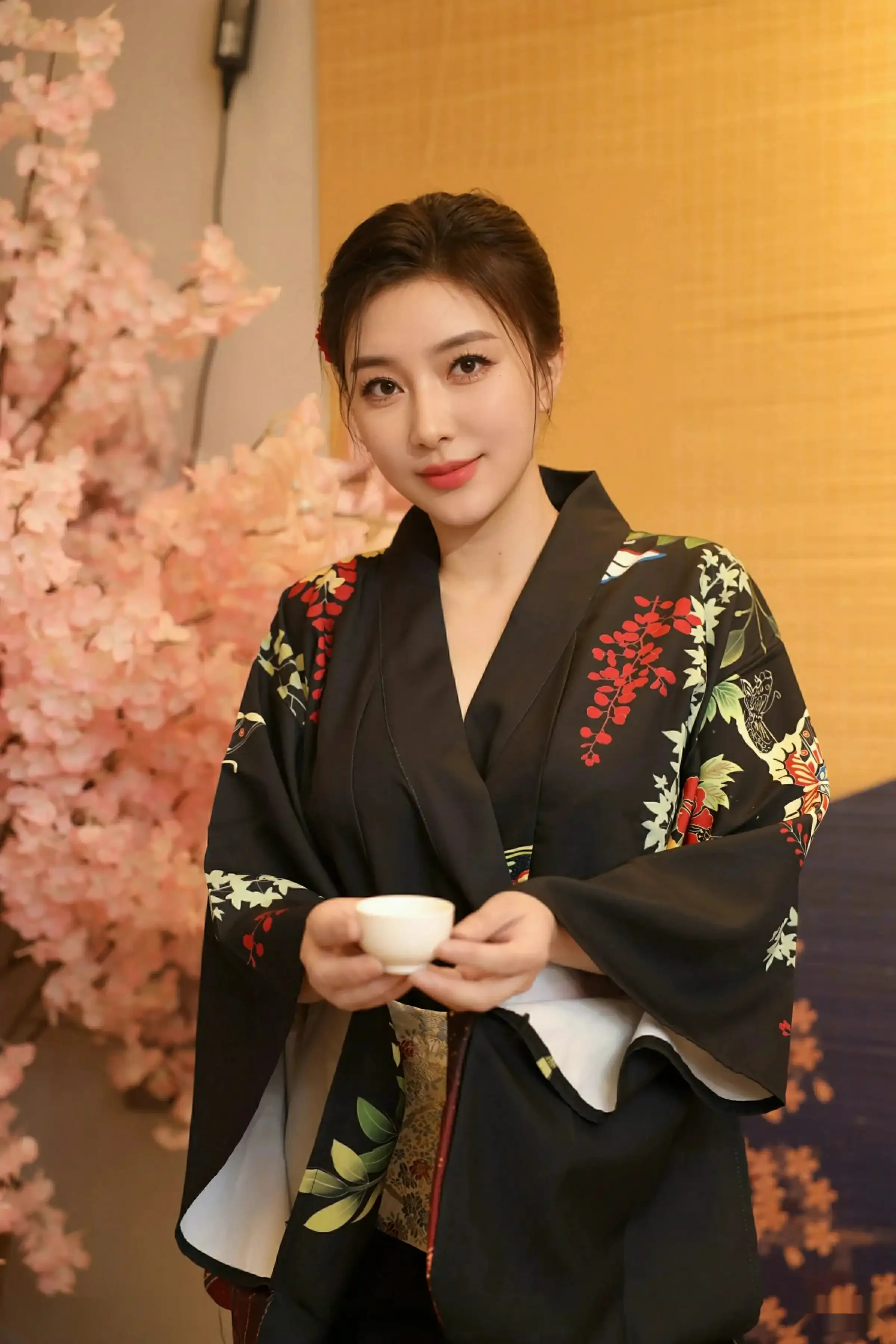 秀人集.com_[XiuRen秀人网]No.10627_模特苏一诺性感日系黑色服饰露红色内衣秀曼妙身材迷人诱惑写真80P