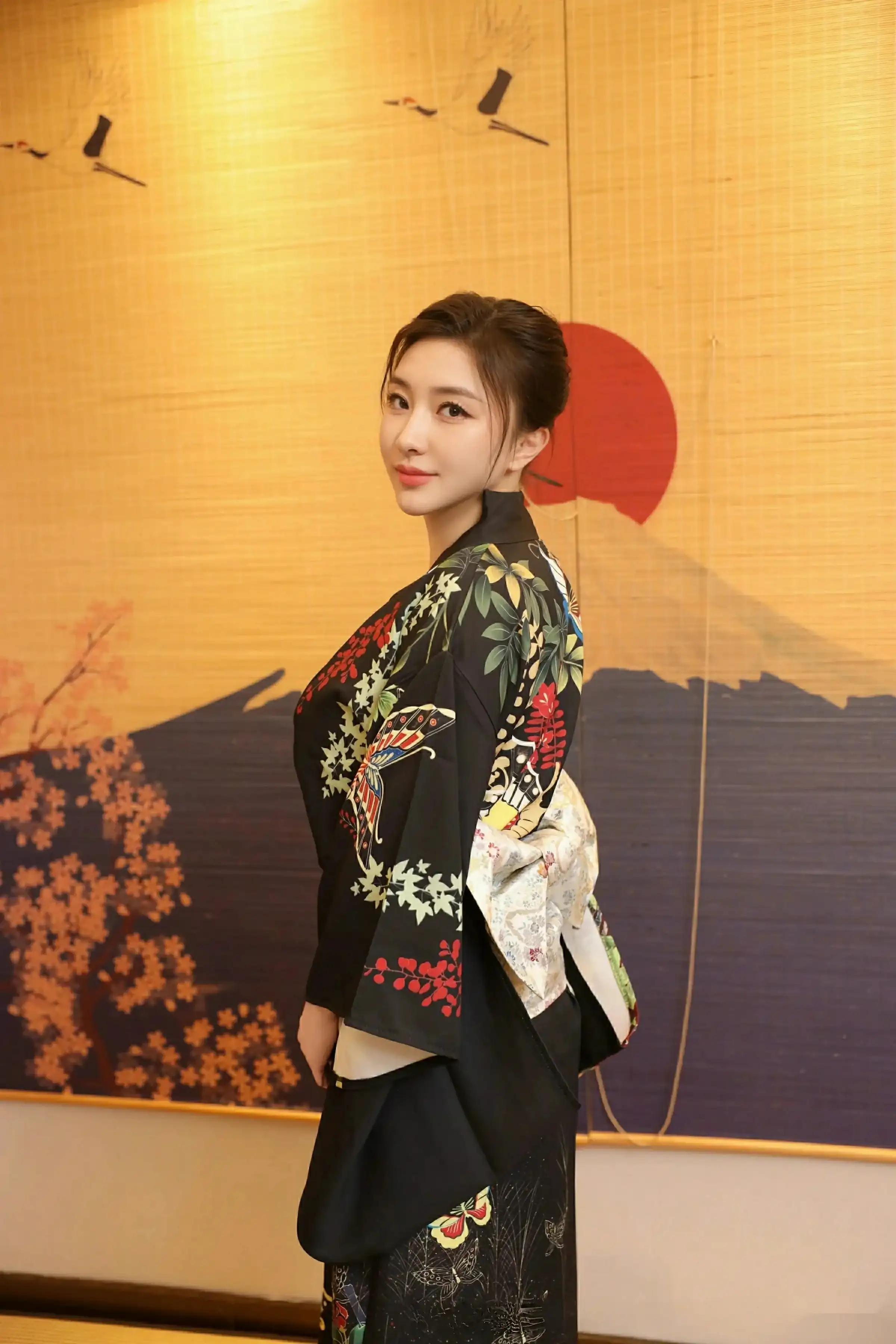 秀人集.com_[XiuRen秀人网]No.10627_模特苏一诺性感日系黑色服饰露红色内衣秀曼妙身材迷人诱惑写真80P