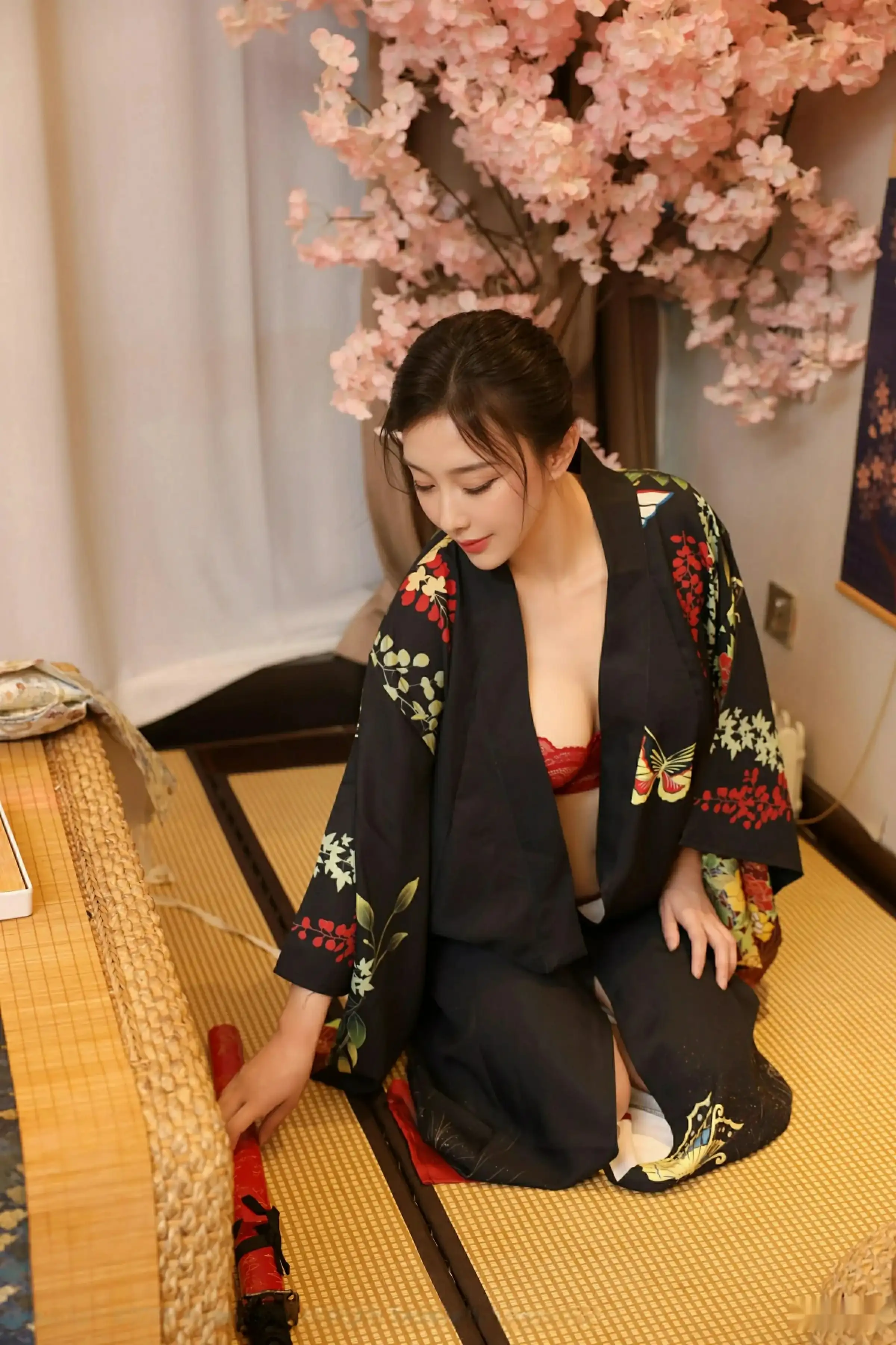 秀人集.com_[XiuRen秀人网]No.10627_模特苏一诺性感日系黑色服饰露红色内衣秀曼妙身材迷人诱惑写真80P