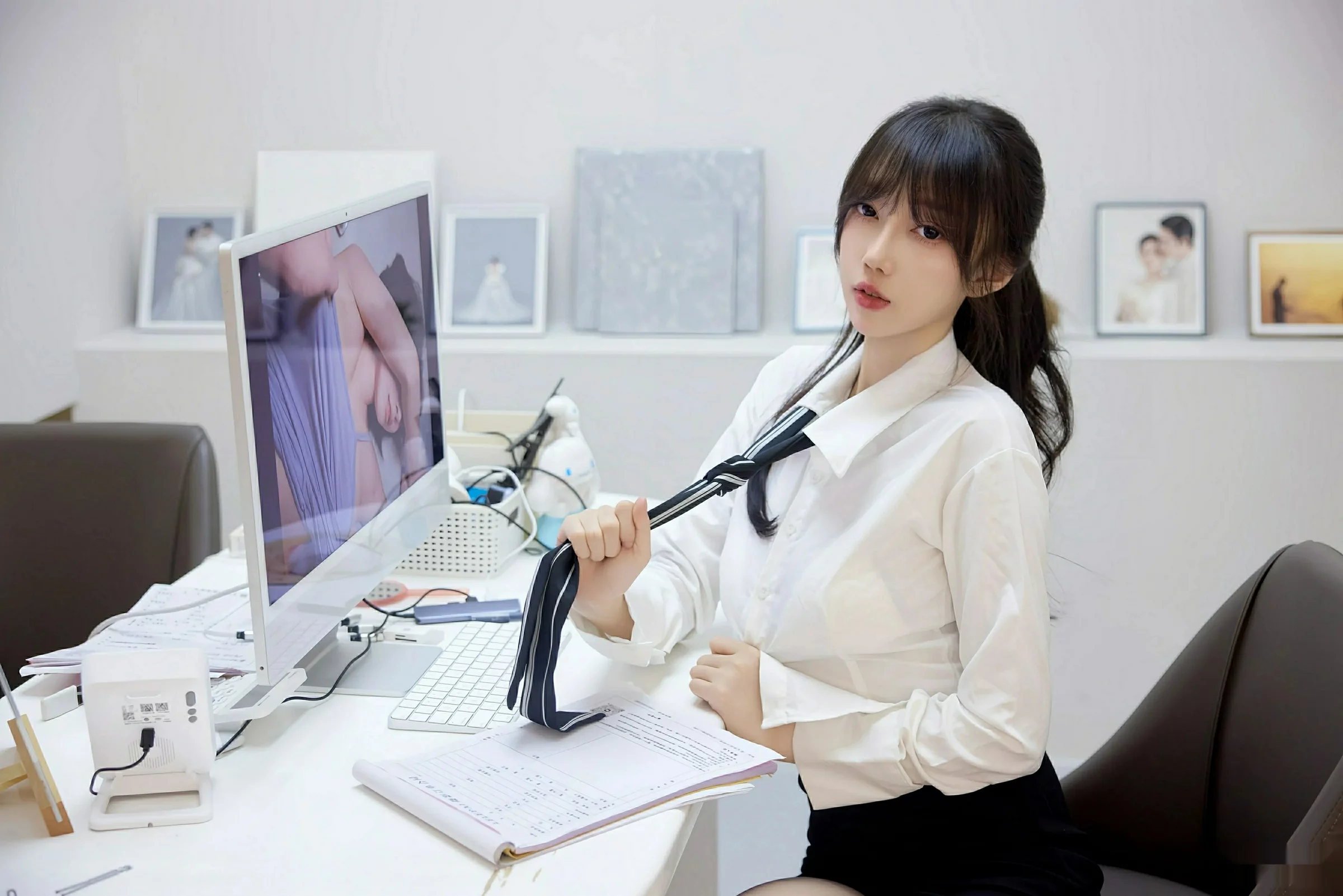 秀人集.com_[XiuRen秀人网]No.10636_模特玥儿玥er性感白色衬衫配黑色短裙露超薄黑丝秀美腿诱惑写真58P