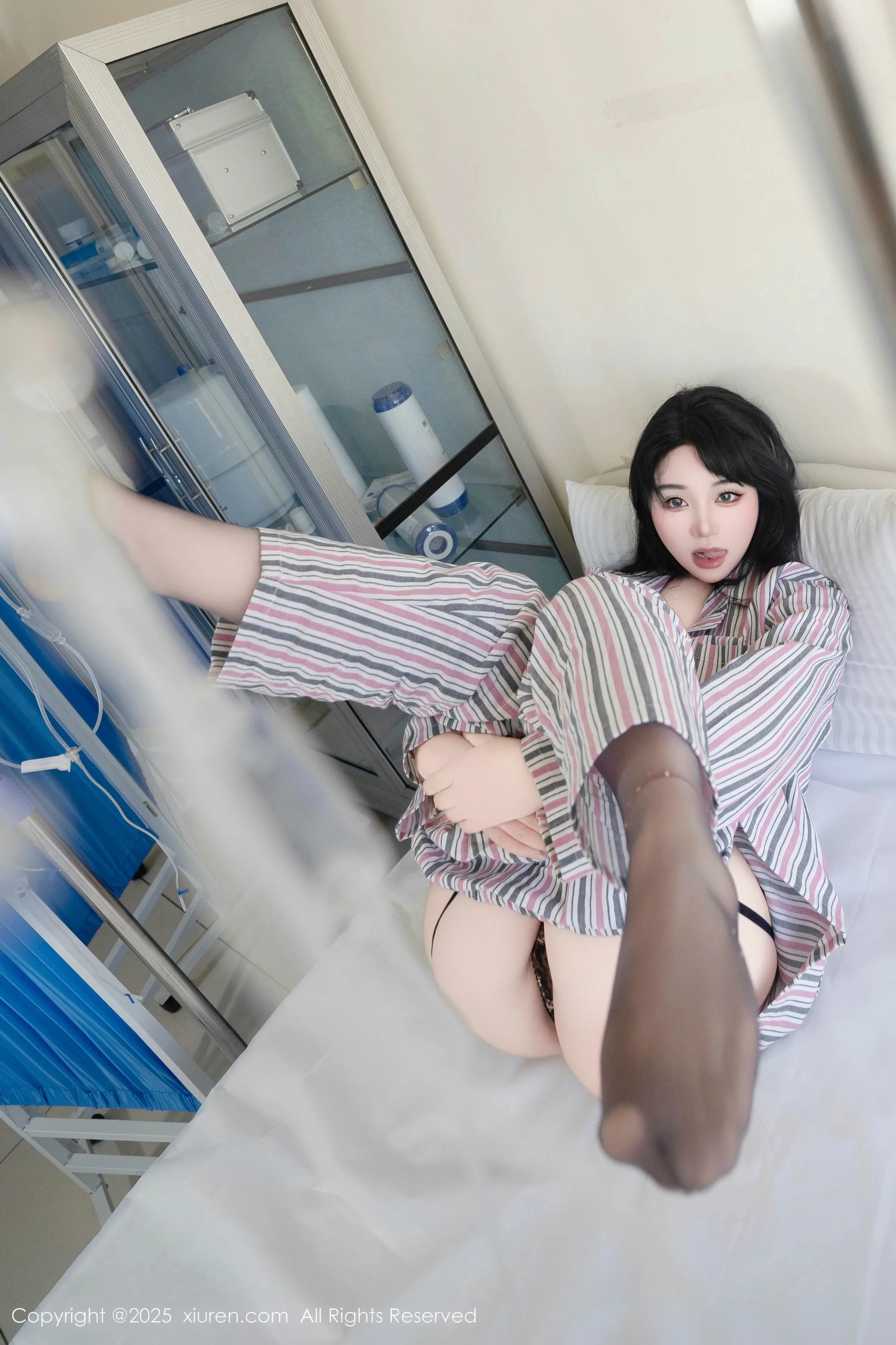 秀人集.com_[XiuRen秀人网]No.10648_模特汐汐爱吃草莓医院主题性感衬衫配黑丝吊袜秀完美身材诱惑写真80P