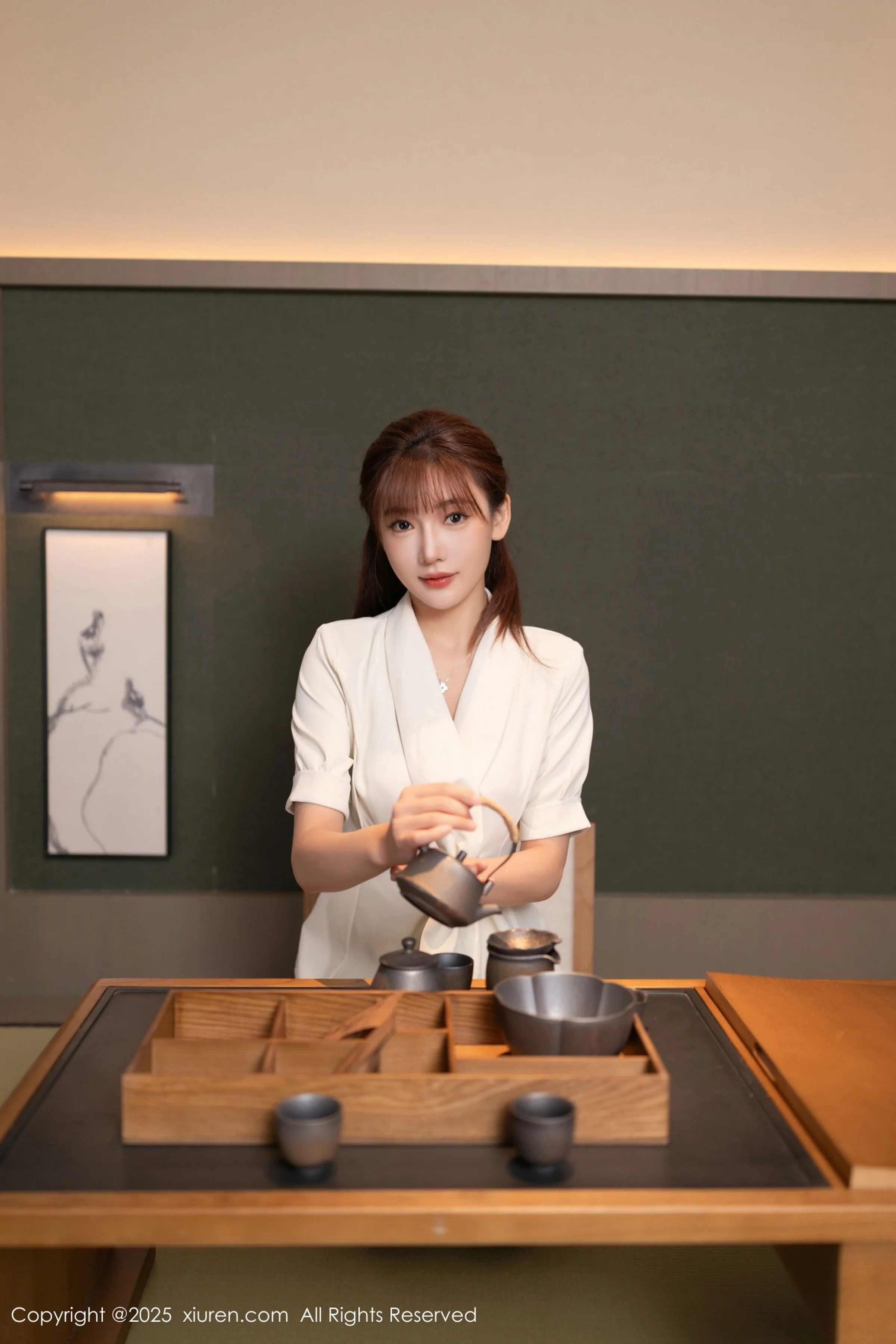 秀人集.com_[XiuRen秀人网]No.10650_模特陆萱萱性感白色西装露黑色内衣配超薄黑丝秀美腿诱惑写真70P