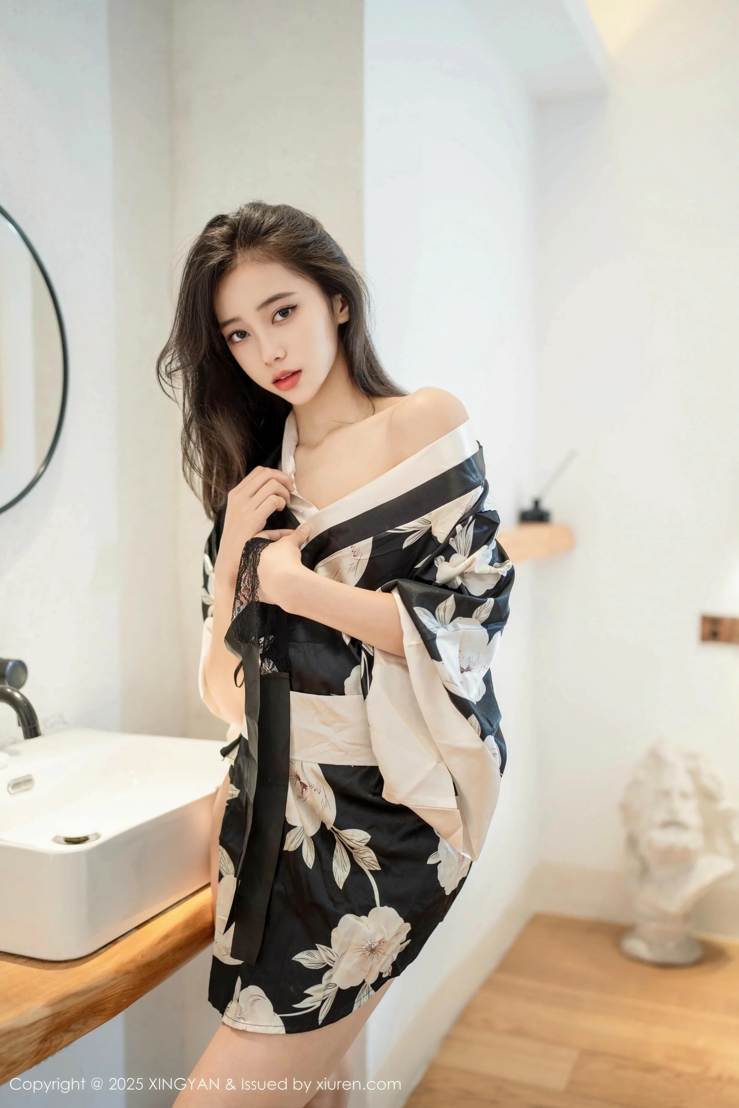 秀人集.com_[XINGYAN星颜社]VOL.383_模特时安安性感黑白色连衣短裙半脱秀翘臀美腿迷人诱惑写真71P