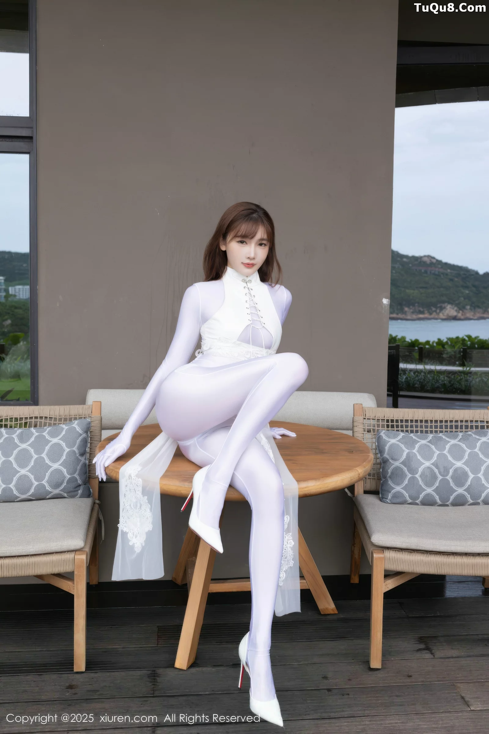 秀人集.com_[XiuRen秀人网]No.10704_模特陆萱萱性感白色情趣旗袍露白色连体衣秀完美身材诱惑写真80P