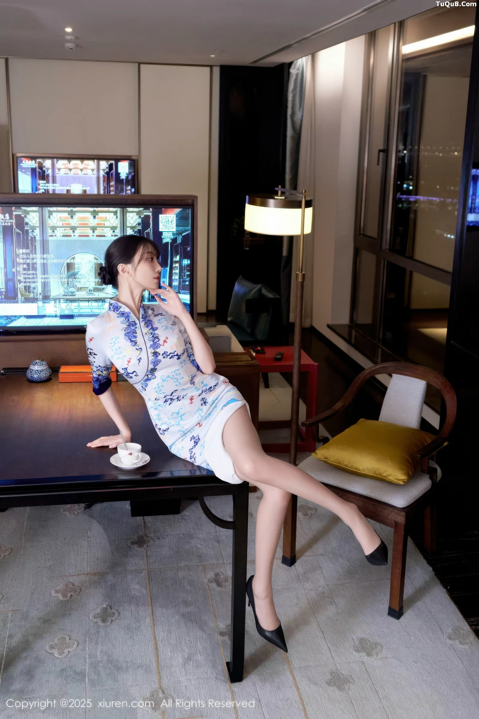 秀人集.com_[XiuRen秀人网]No.10741_模特玥儿玥er性感空姐制服旗袍配超薄肉色秀完美身材诱惑写真75P