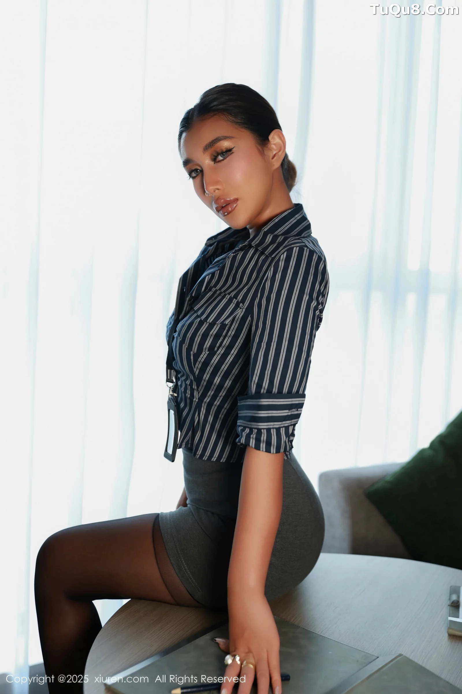 秀人集.com_[XiuRen秀人网]No.10670_模特FE-性感深色OL服饰露黑色内衣配黑丝吊袜秀曼妙身姿诱惑写真86P