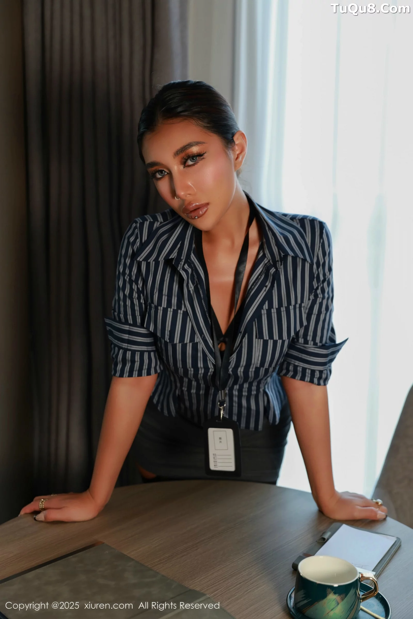 秀人集.com_[XiuRen秀人网]No.10670_模特FE-性感深色OL服饰露黑色内衣配黑丝吊袜秀曼妙身姿诱惑写真86P