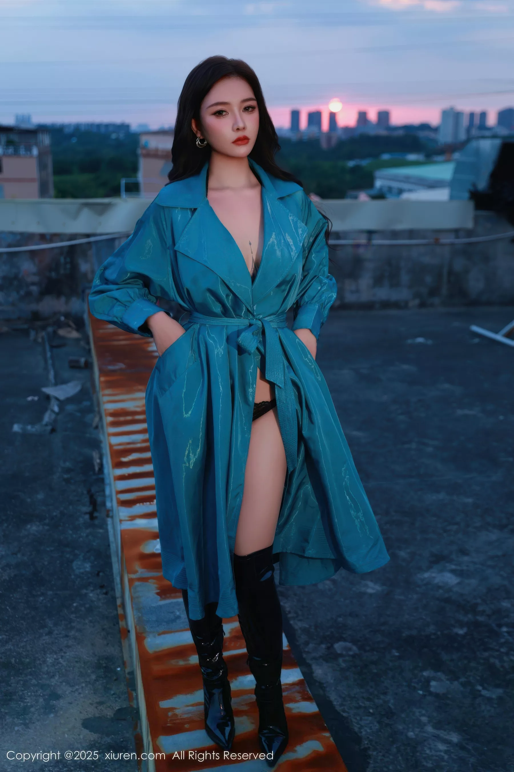 秀人集.com_[XiuRen秀人网]No.10776_模特娜比性感蓝色风衣露黑色蕾丝情趣内衣秀凹凸身材诱惑写真82P