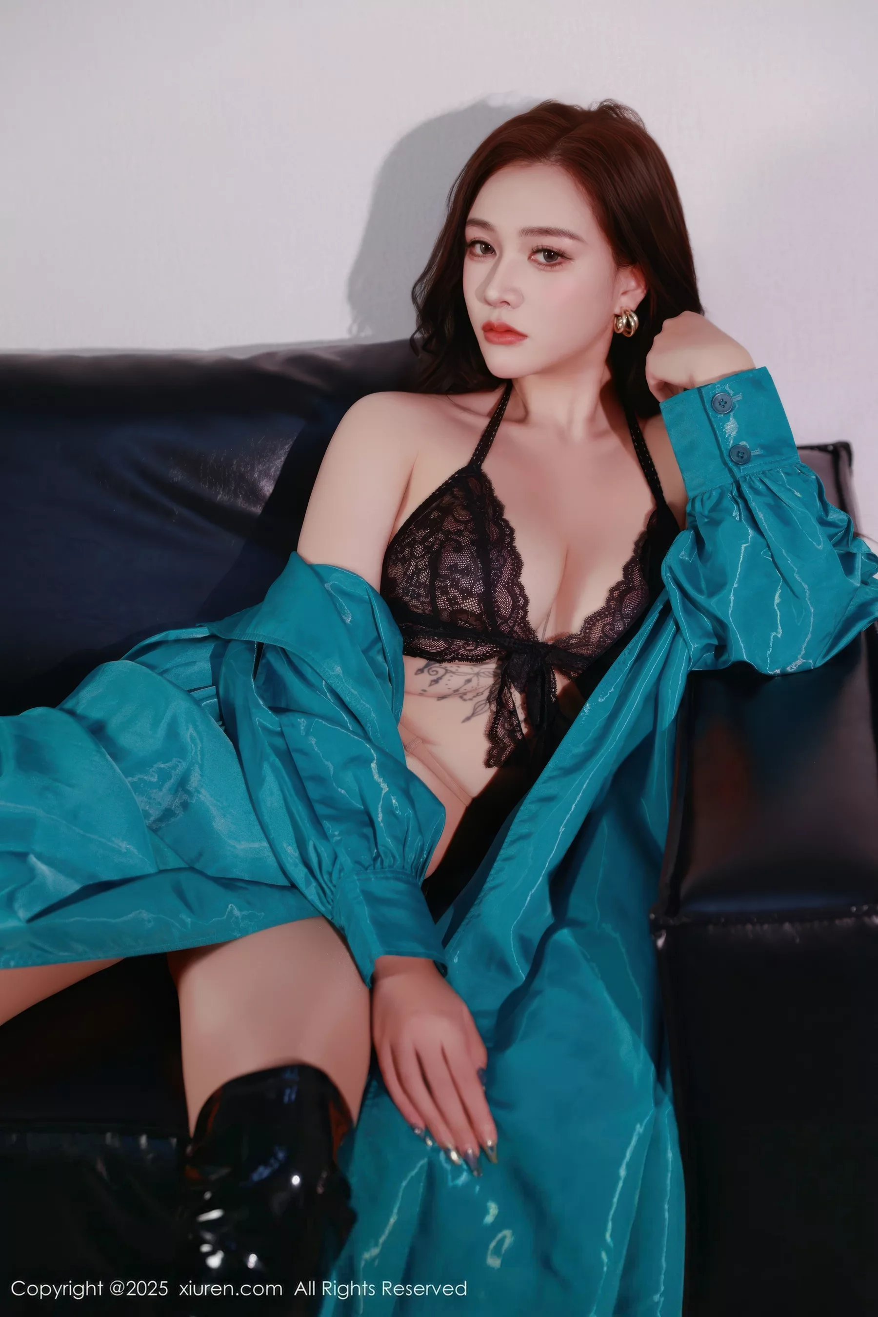 秀人集.com_[XiuRen秀人网]No.10776_模特娜比性感蓝色风衣露黑色蕾丝情趣内衣秀凹凸身材诱惑写真82P