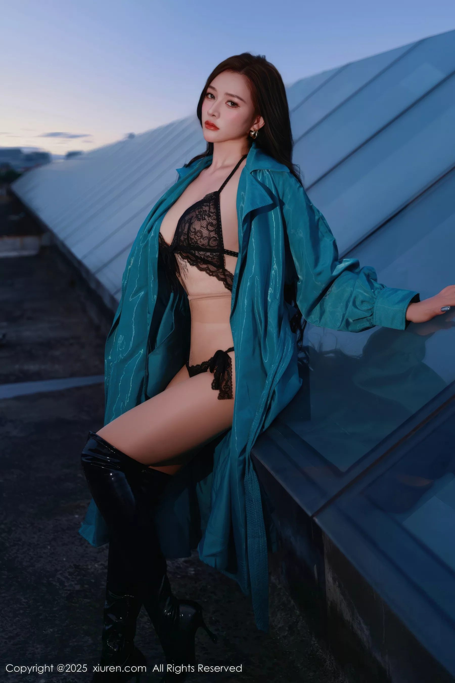 秀人集.com_[XiuRen秀人网]No.10776_模特娜比性感蓝色风衣露黑色蕾丝情趣内衣秀凹凸身材诱惑写真82P