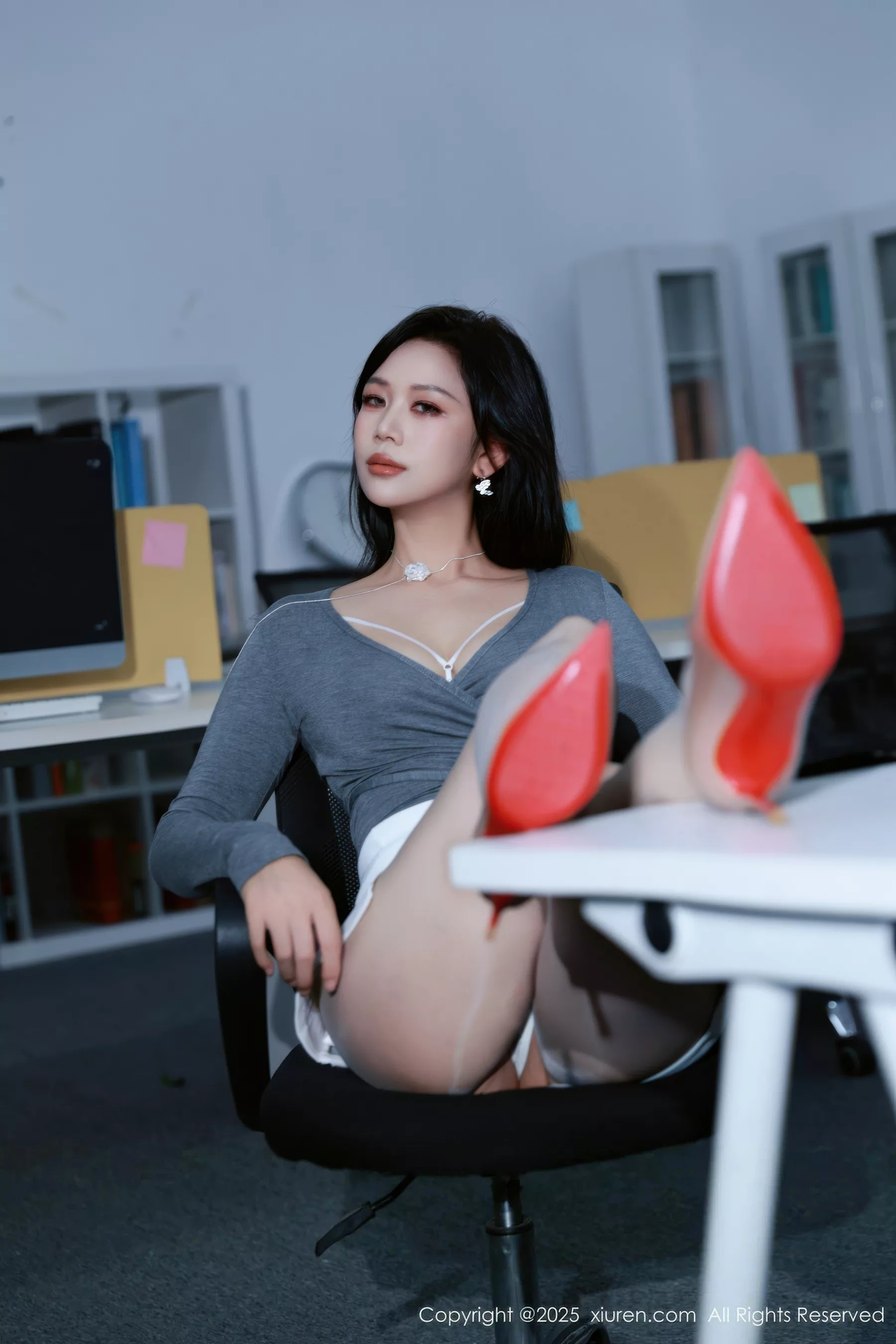 秀人集.com_[XiuRen秀人网]No.10780_模特玫瑰我爱你性感白色内衣配开档灰丝秀凹凸身材惹火诱惑写真75P