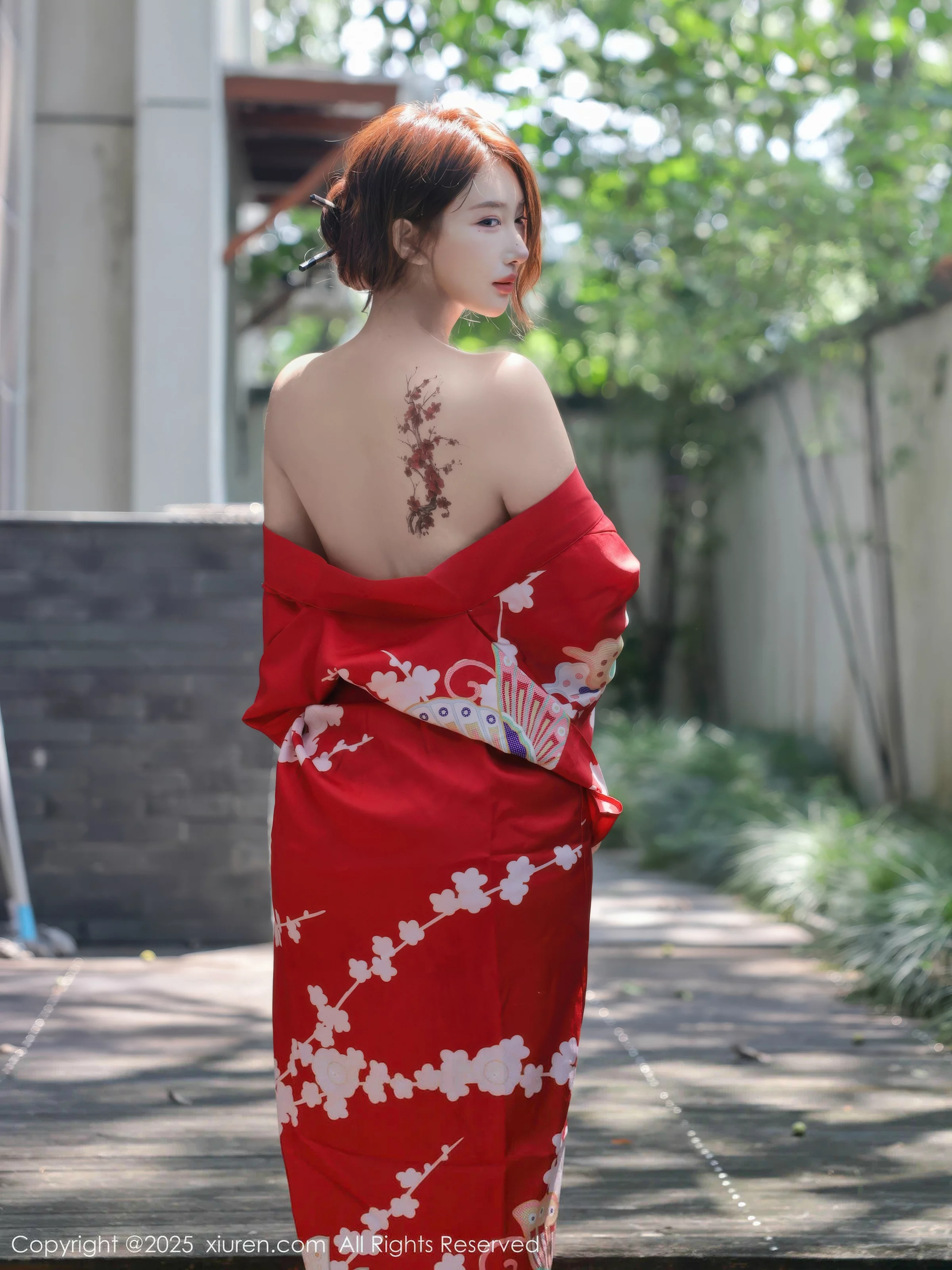 秀人集.com_[XiuRen秀人网]No.10683_模特金允希Yuki户外性感红色和服半脱秀完美身材惹火诱惑写真80P