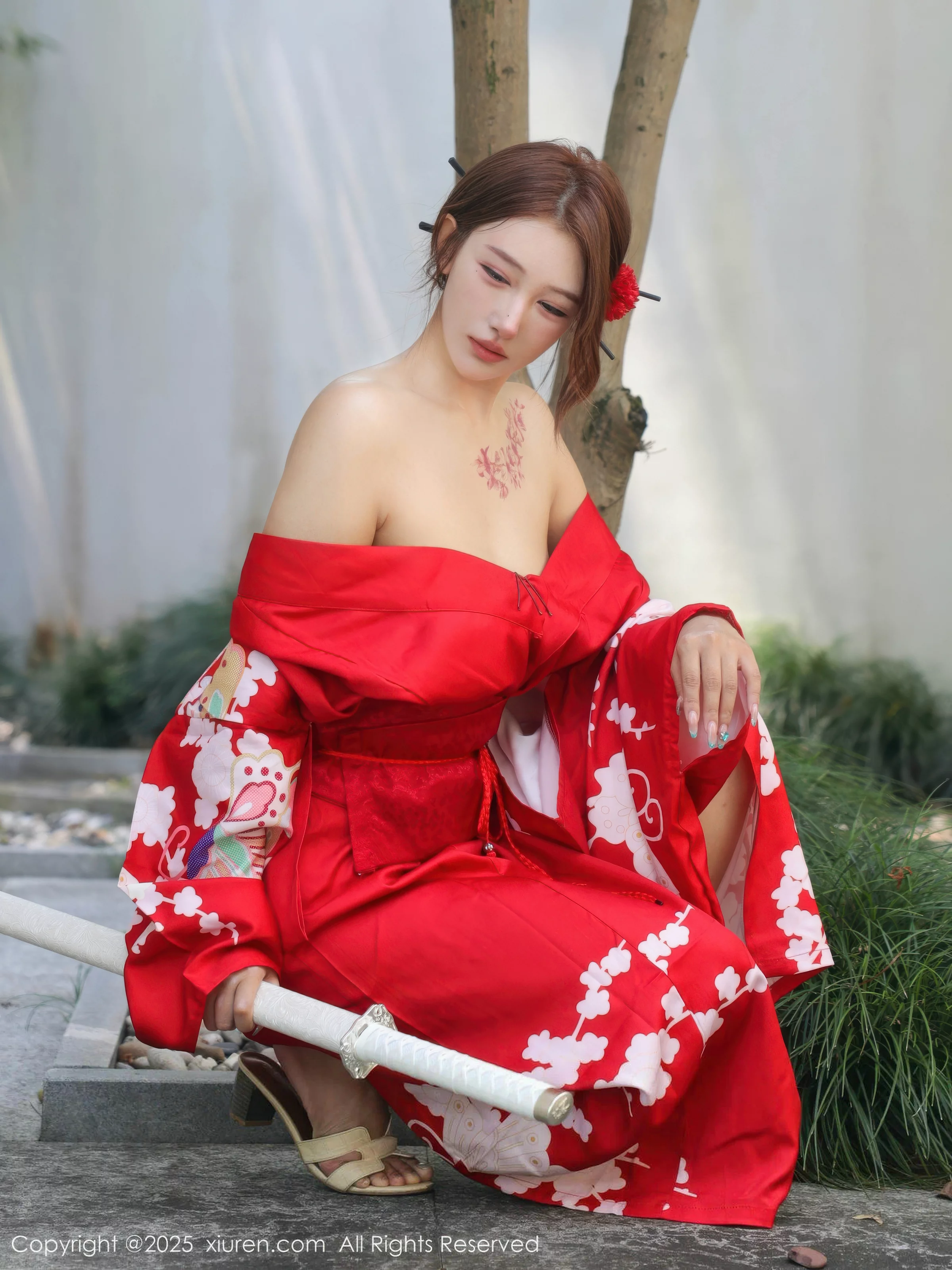 秀人集.com_[XiuRen秀人网]No.10683_模特金允希Yuki户外性感红色和服半脱秀完美身材惹火诱惑写真80P