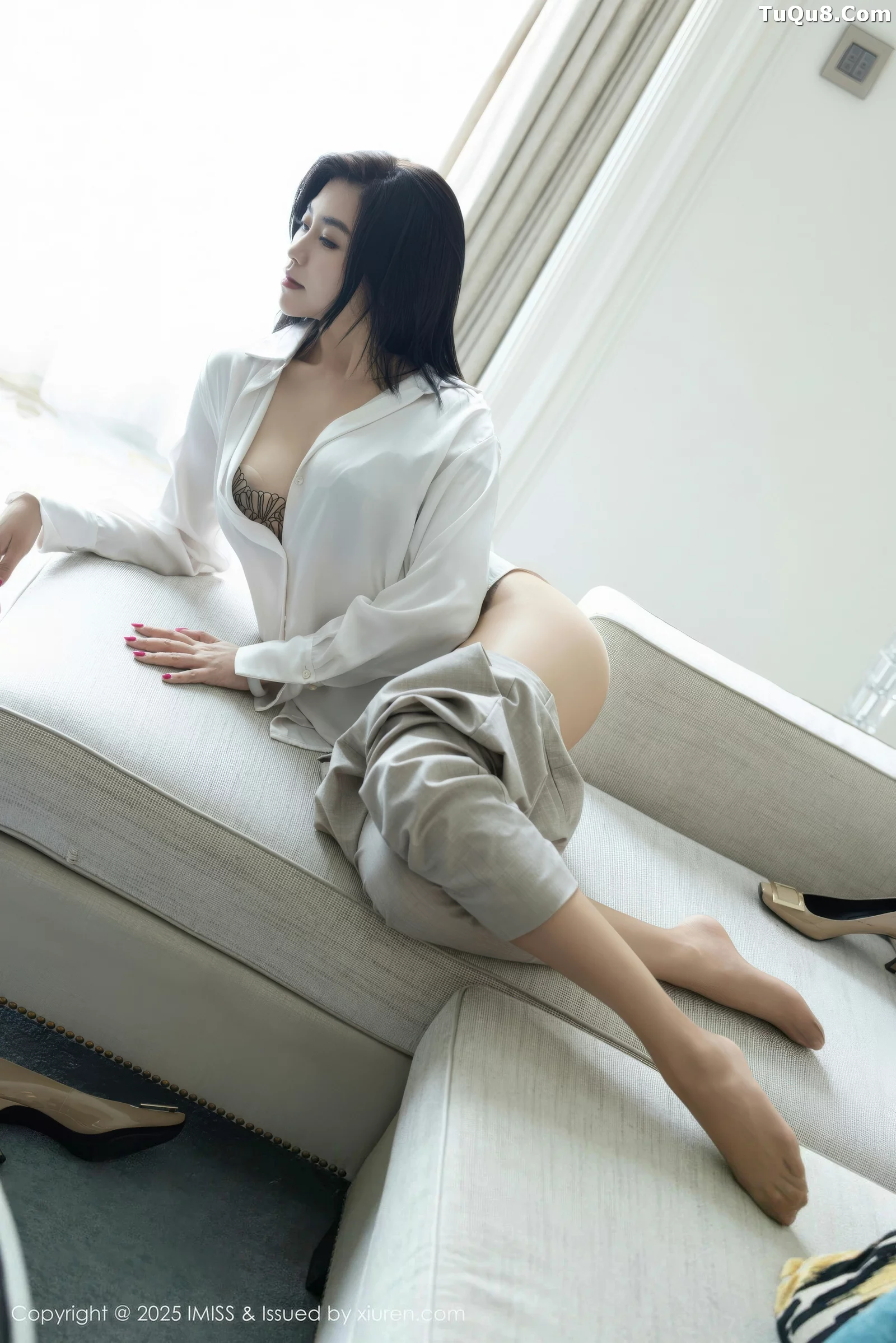 秀人集.com_[IMISS爱蜜社]Vol.800_女神许诺Sabrina性感白色OL服饰配超薄肉丝秀完美身材诱惑写真86P