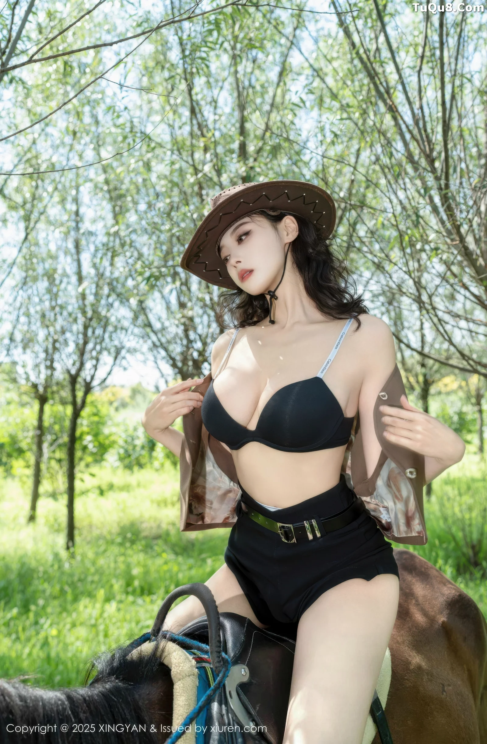 秀人集.com_[XINGYAN星颜社]VOL.391_模特清妙户外性感蓝色衬衫配黑色短裤秀曼妙身姿诱惑写真76P