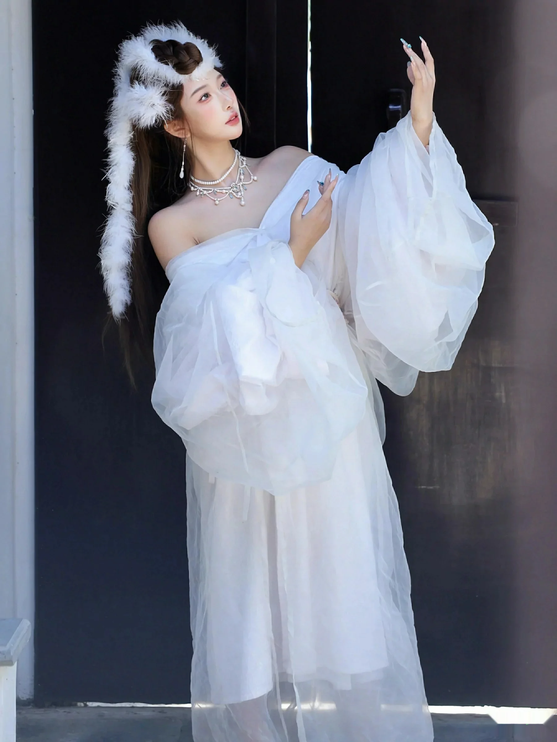 秀人集.com_[XiuRen秀人网]No.10843_模特金允希Yuki性感白色锦毛鼠装扮低胸秀丰腴身材完美诱惑写真78P