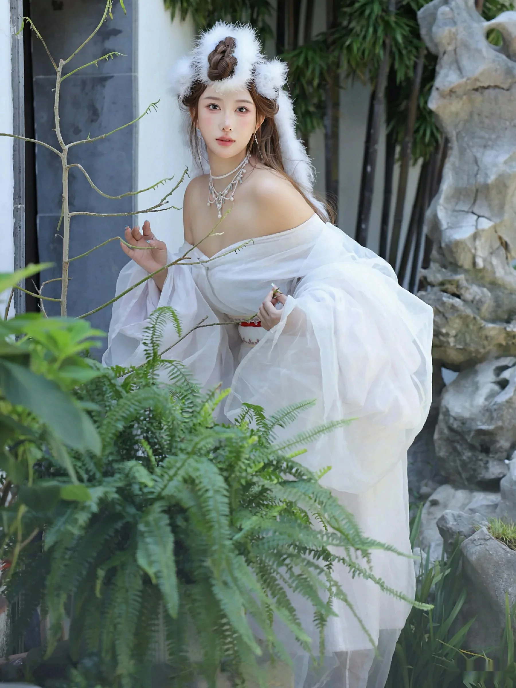 秀人集.com_[XiuRen秀人网]No.10843_模特金允希Yuki性感白色锦毛鼠装扮低胸秀丰腴身材完美诱惑写真78P