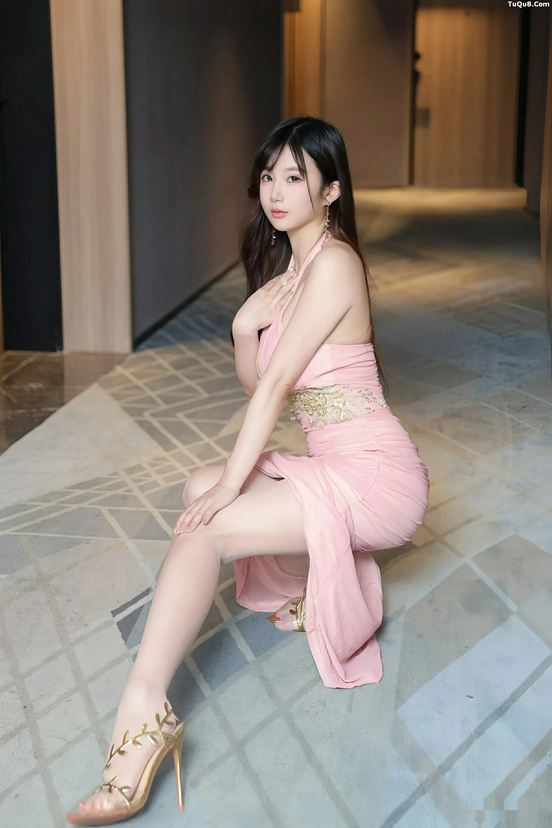 秀人集.com_[XiuRen秀人网]No.10786_模特小肉肉咪性感粉色连衣长裙配凉高跟秀凹凸身材撩人诱惑写真62P