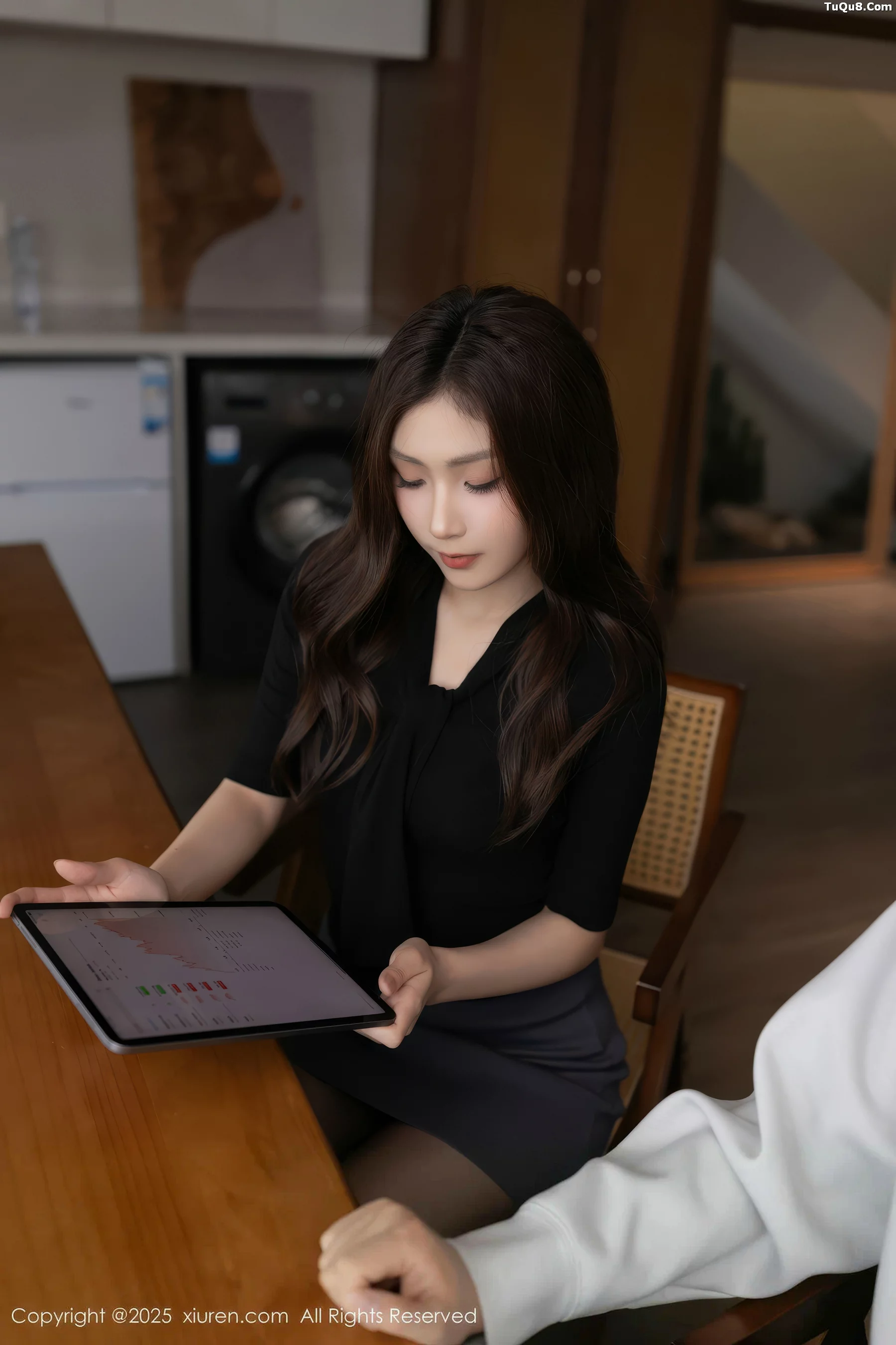 秀人集.com_[XiuRen秀人网]No.10930_模特刘婷婷性感黑色OL服饰露黑色内衣配超薄黑丝极致魅惑写真77P