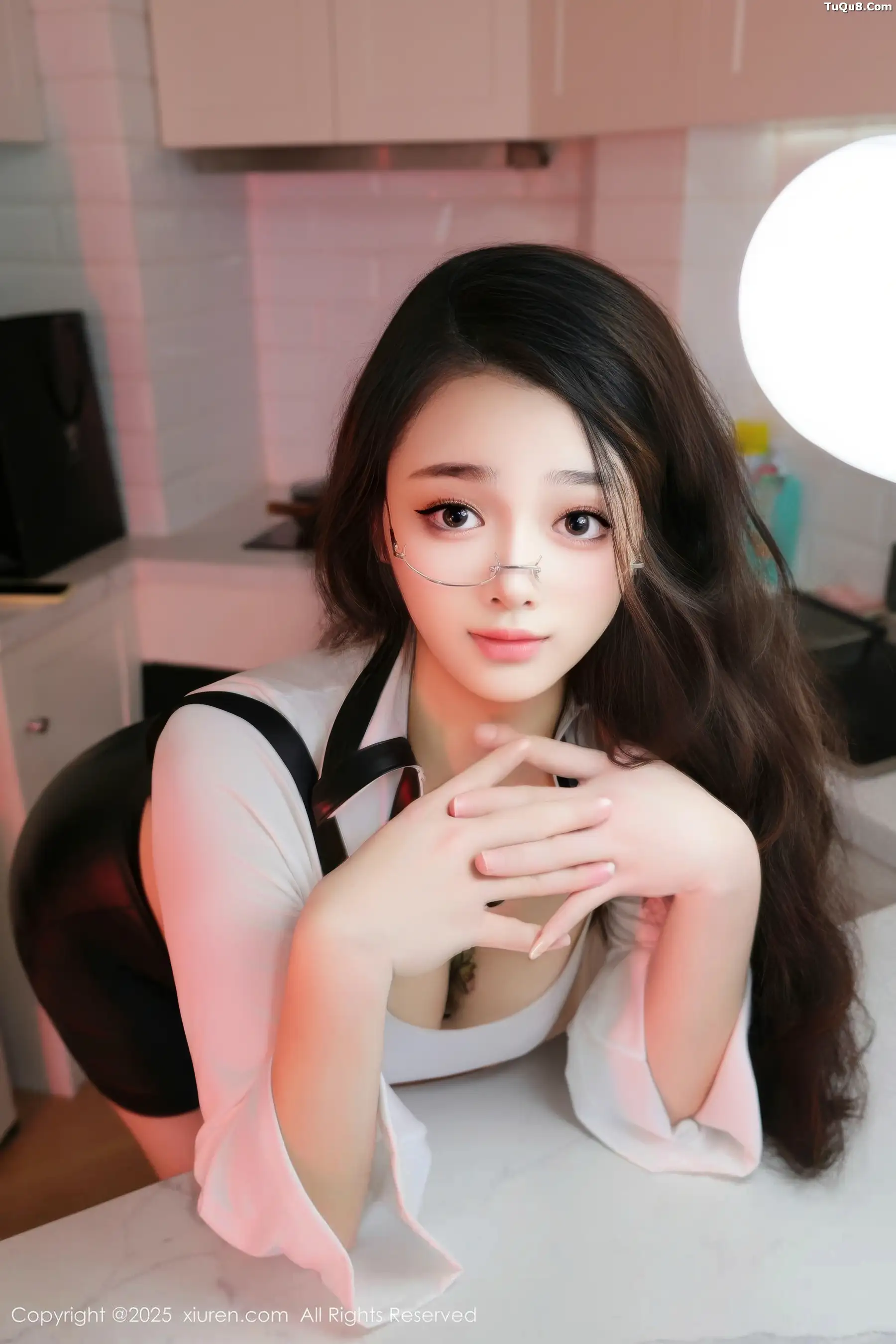 秀人集.com_[XiuRen秀人网]No.10993_新人模特福福_Thrive性感浅色T恤配黑短裙秀丰满身材诱惑写真80P