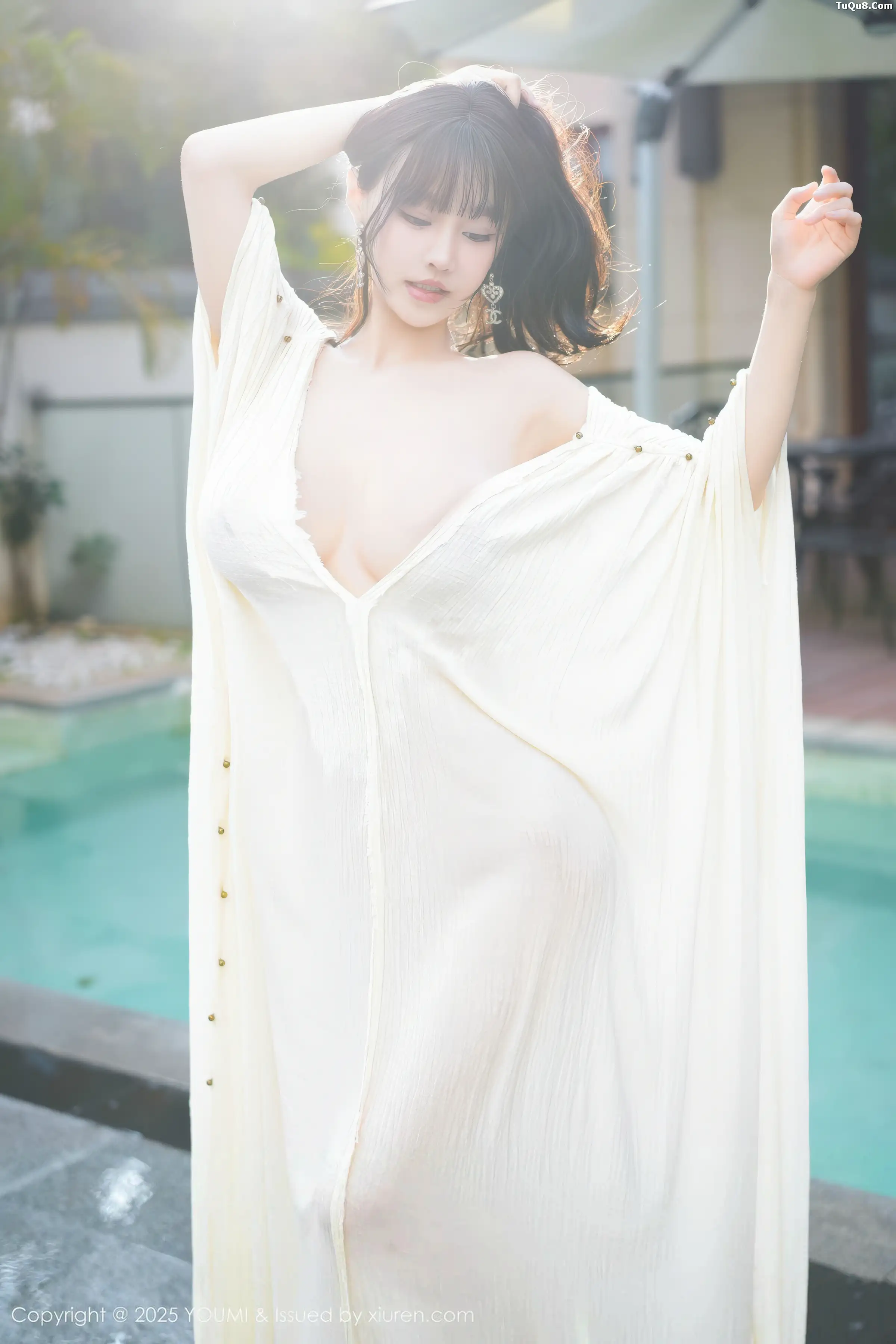 秀人集.com_[YouMi尤蜜荟]Vol.1185_女神朱可儿Flora户外泳池性感浅色浴袍秀雪峰美臀撩人诱惑写真85P