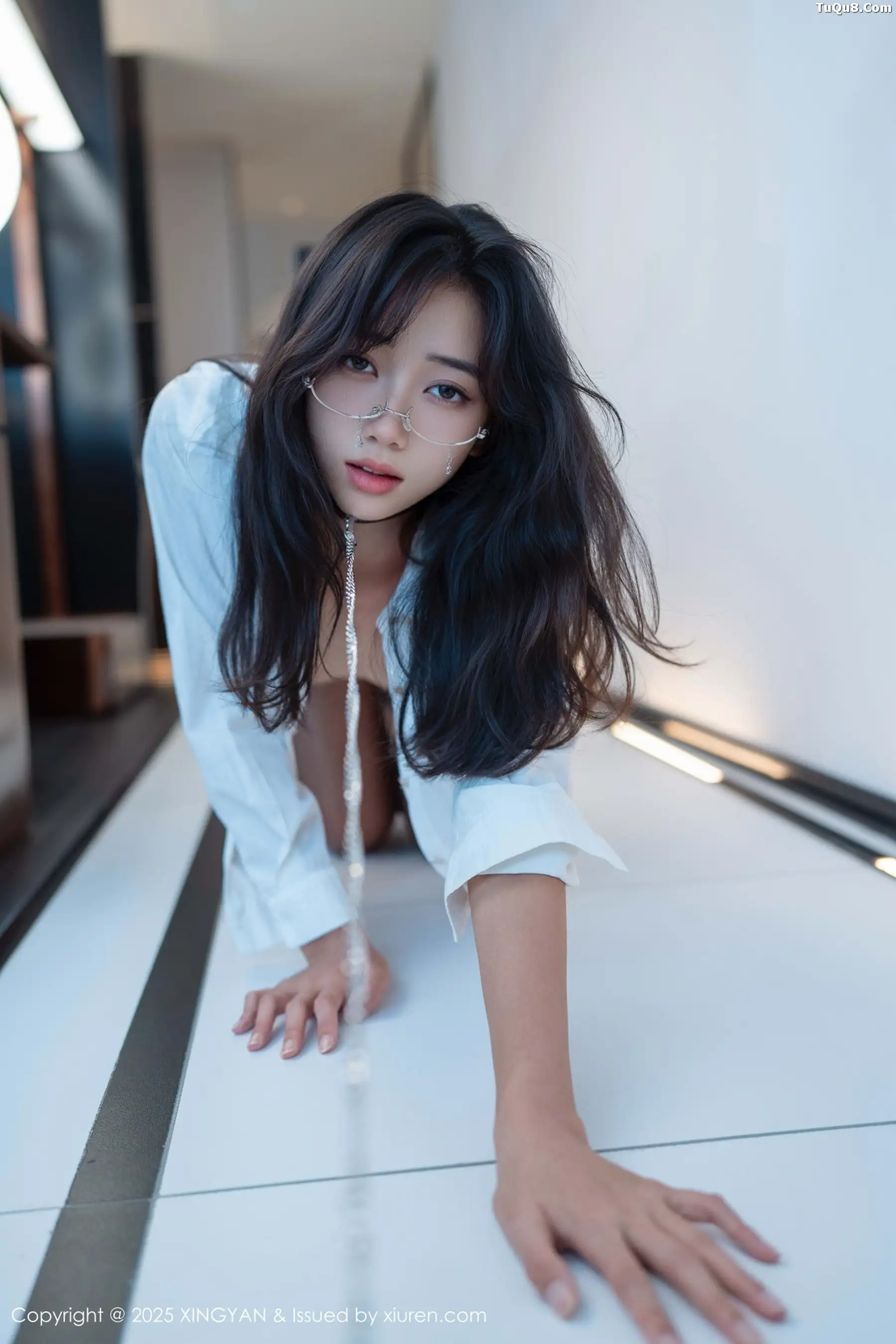 秀人集.com_[XINGYAN星颜社]VOL.439_模特时安安性感白衬衫配黑短裙露超薄黑丝秀柔美身材诱惑写真80P